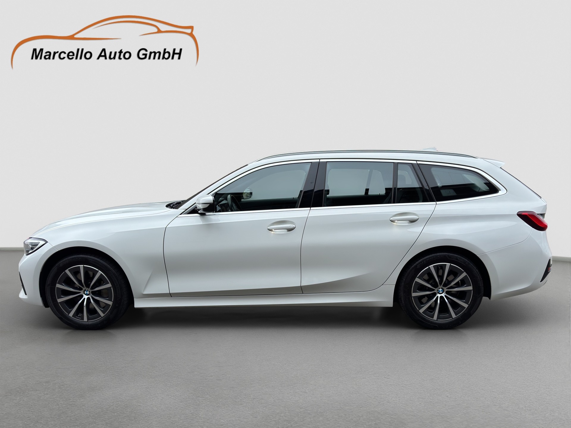 BMW 330i Touring xDrive Steptronic-image-1
