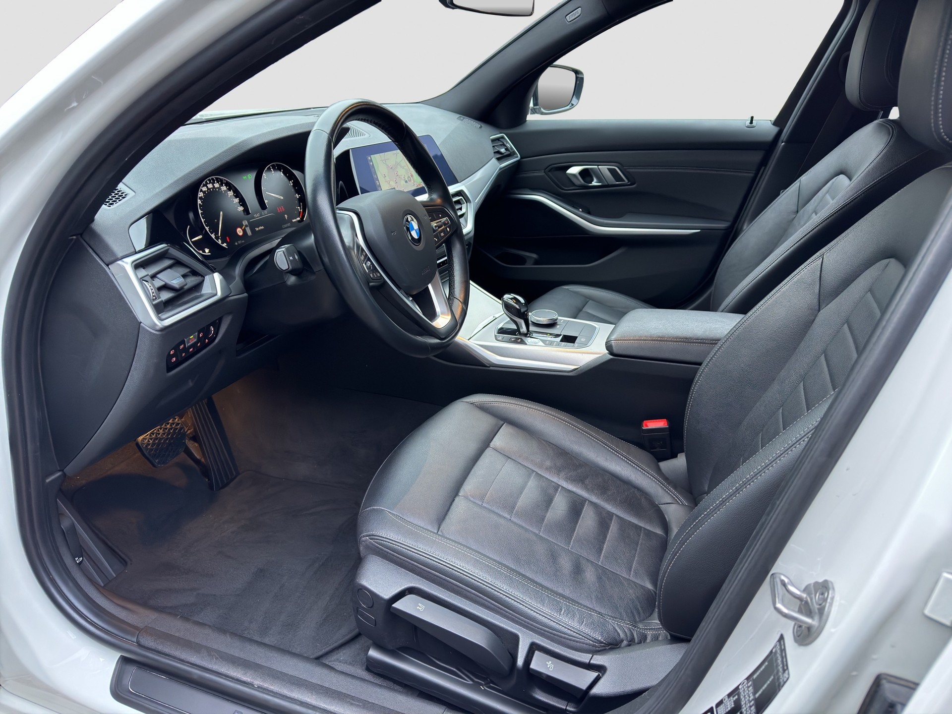 BMW 330i Touring xDrive Steptronic-image-10