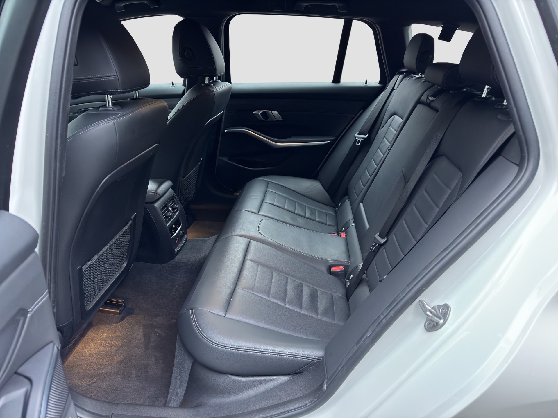 BMW 330i Touring xDrive Steptronic-image-11