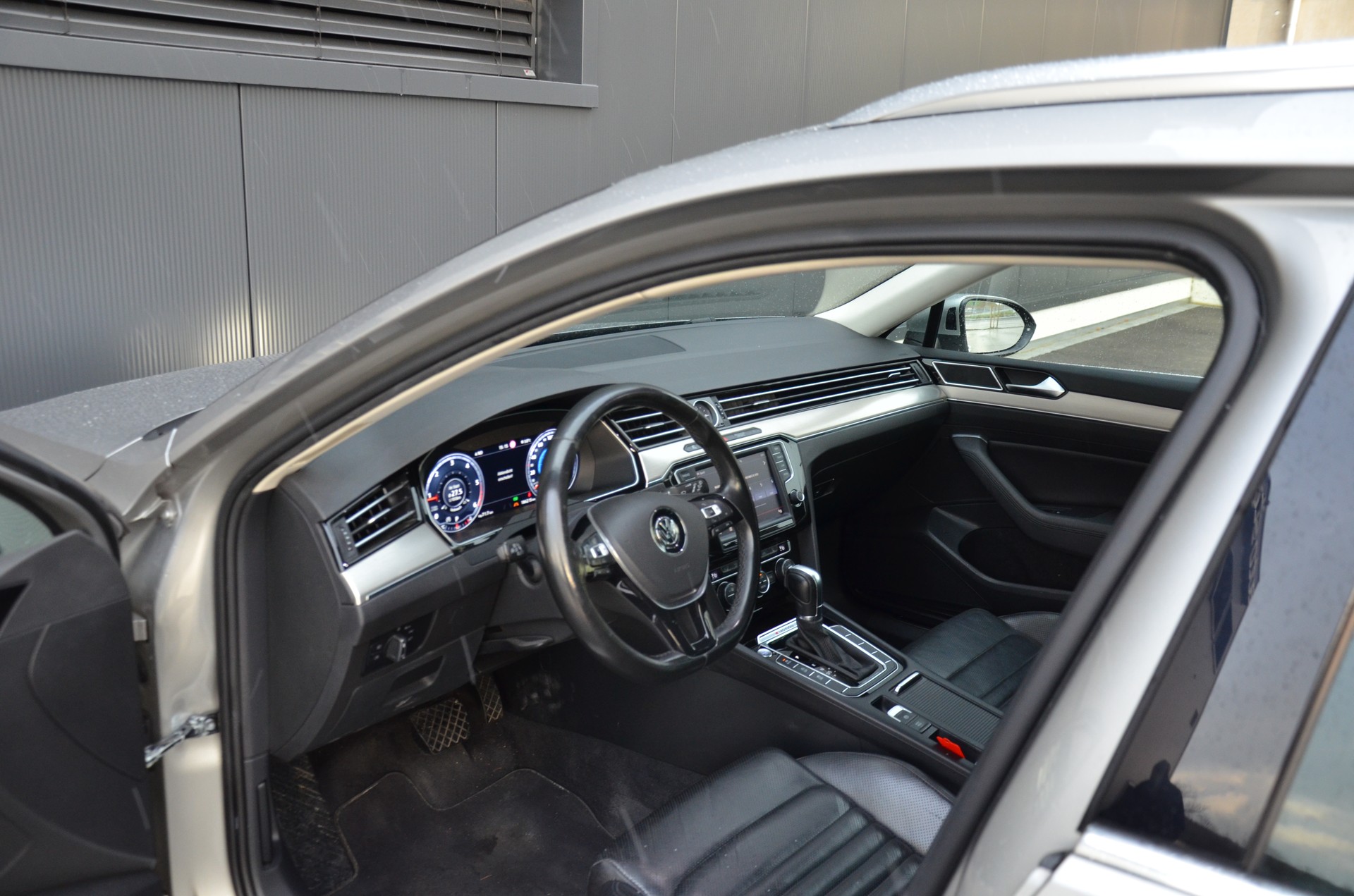 VW Passat Variant 2.0 TDI BMT High. DSG 4Motion-image-10