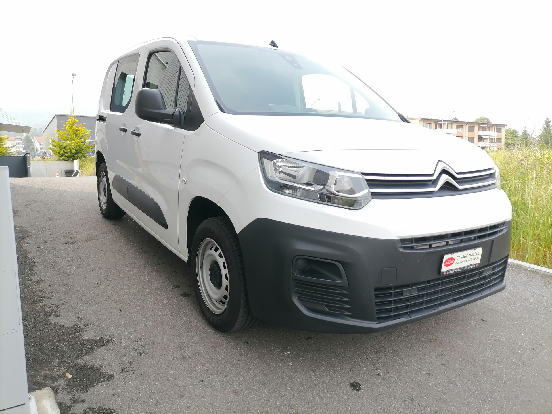 CITROEN Berlingo Van 1.5 Blue HDi 100 s/s Swiss Edition-image-1