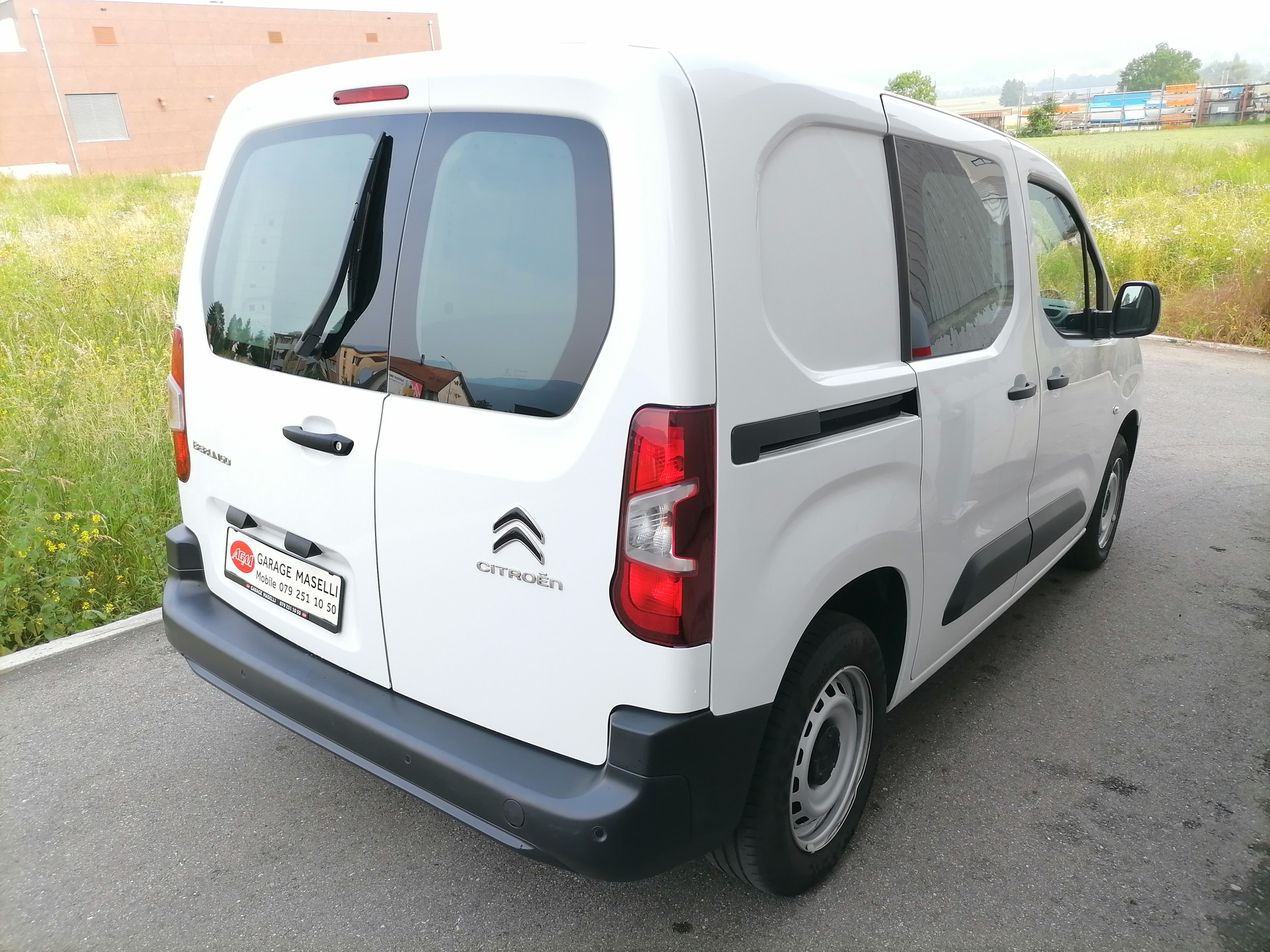 CITROEN Berlingo Van 1.5 Blue HDi 100 s/s Swiss Edition-image-4