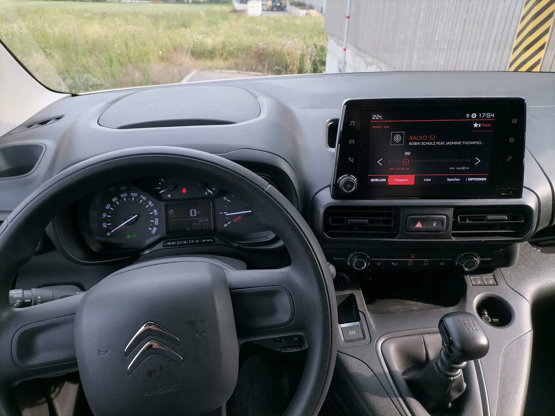 CITROEN Berlingo Van 1.5 Blue HDi 100 s/s Swiss Edition-image-9