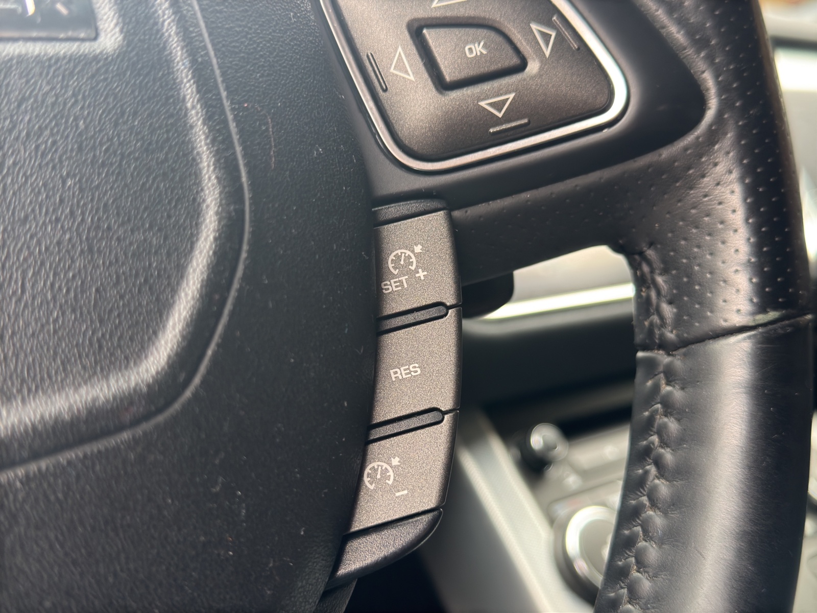 LAND ROVER Range Rover Evoque 2.0 Si4 Dynamic Spirit  AT6-image-23
