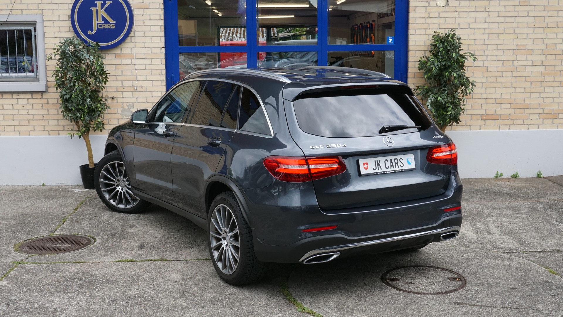 MERCEDES-BENZ GLC 250 d AMG Line 4m-image-9