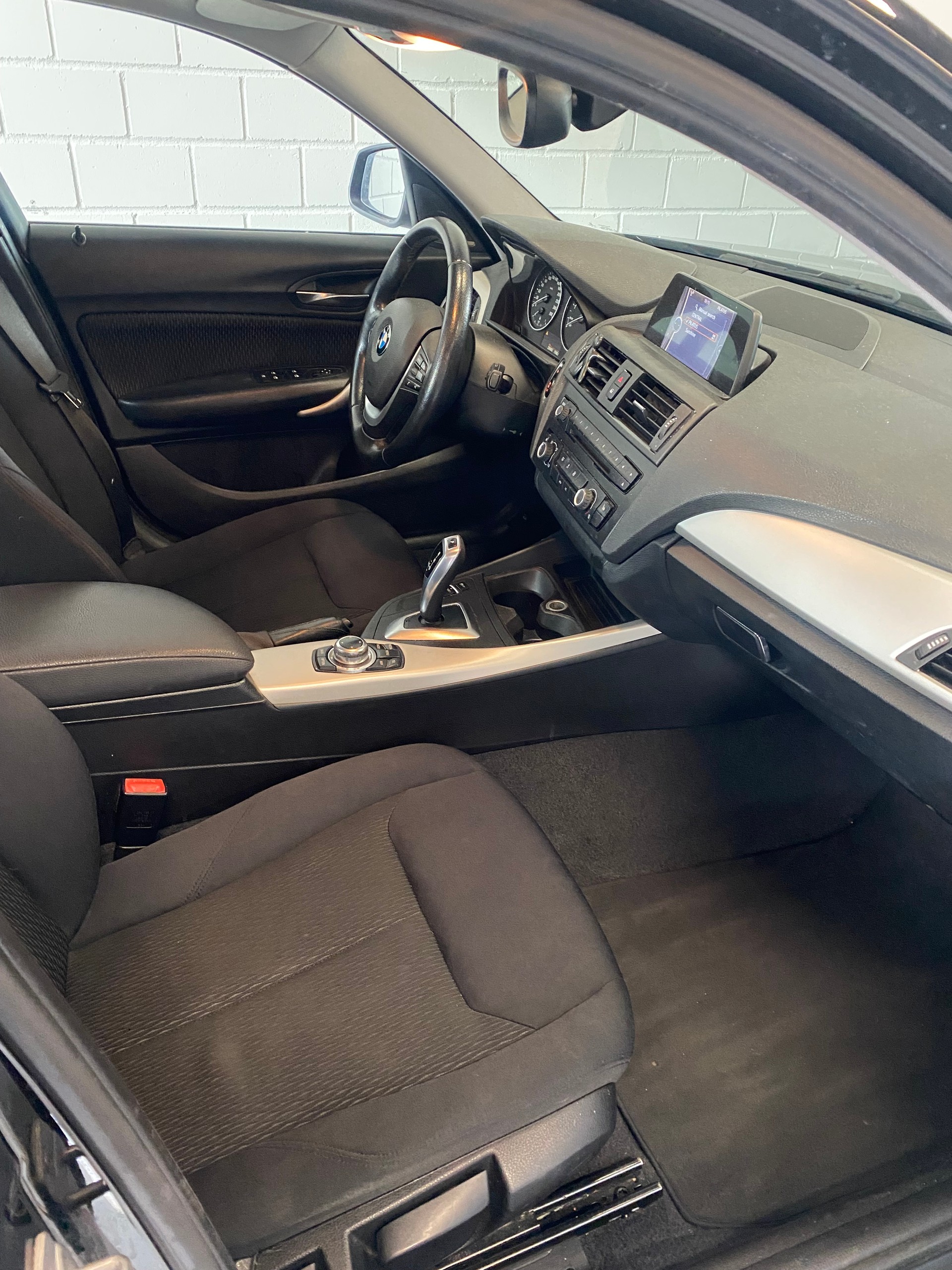 BMW 116i Sport Line Steptronic-image-8