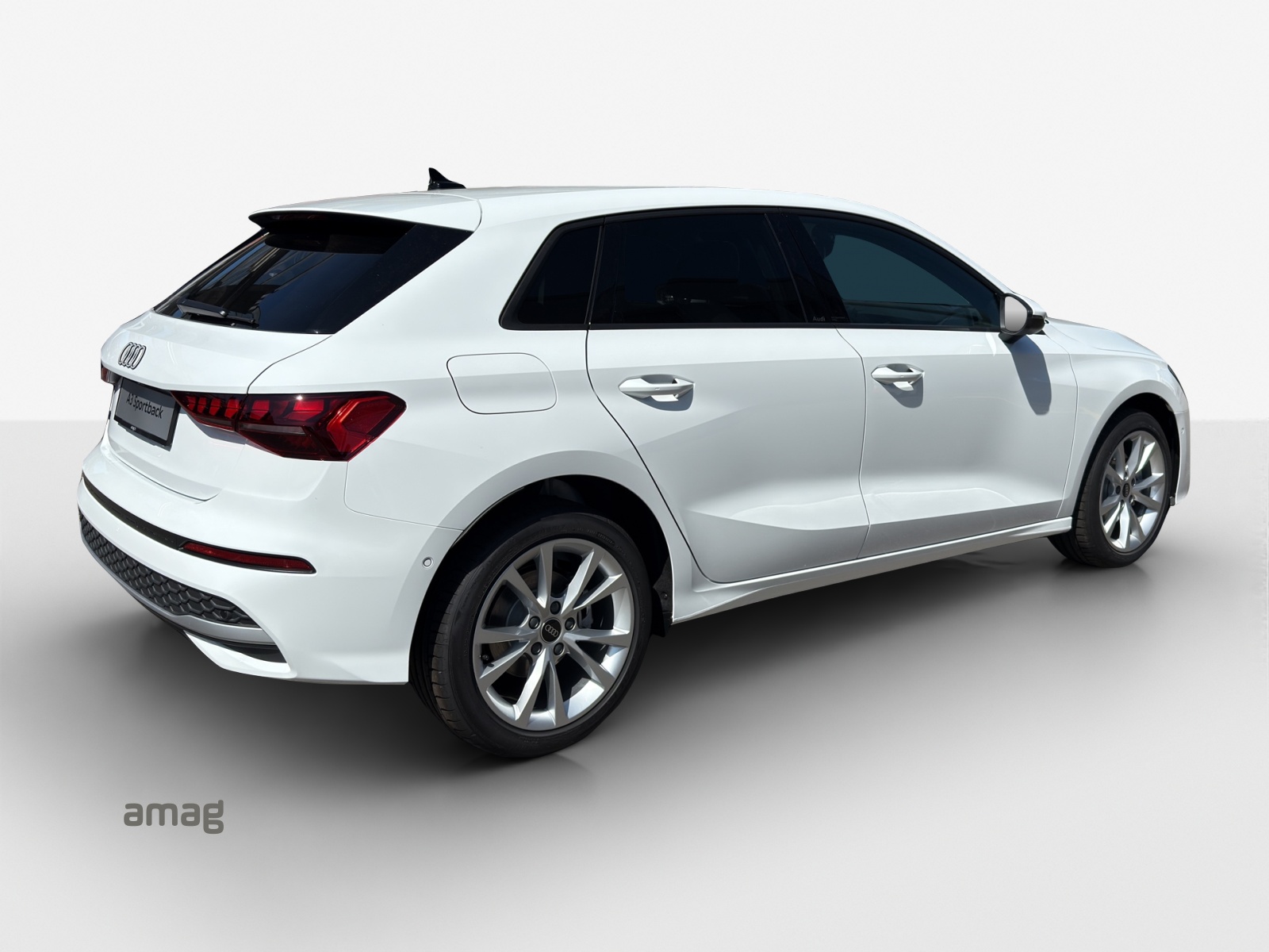 AUDI A3 Sportback 40 TFSI e Attraction S-tronic-image-4