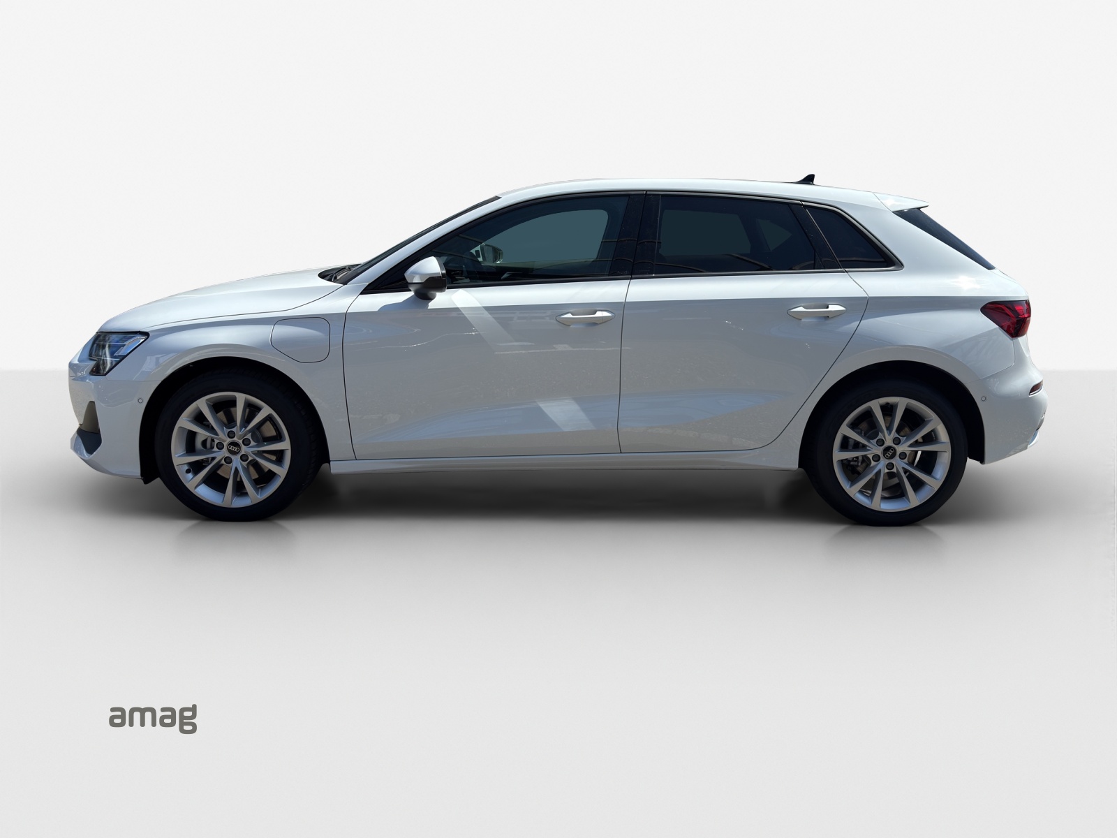 AUDI A3 Sportback 40 TFSI e Attraction S-tronic-image-1