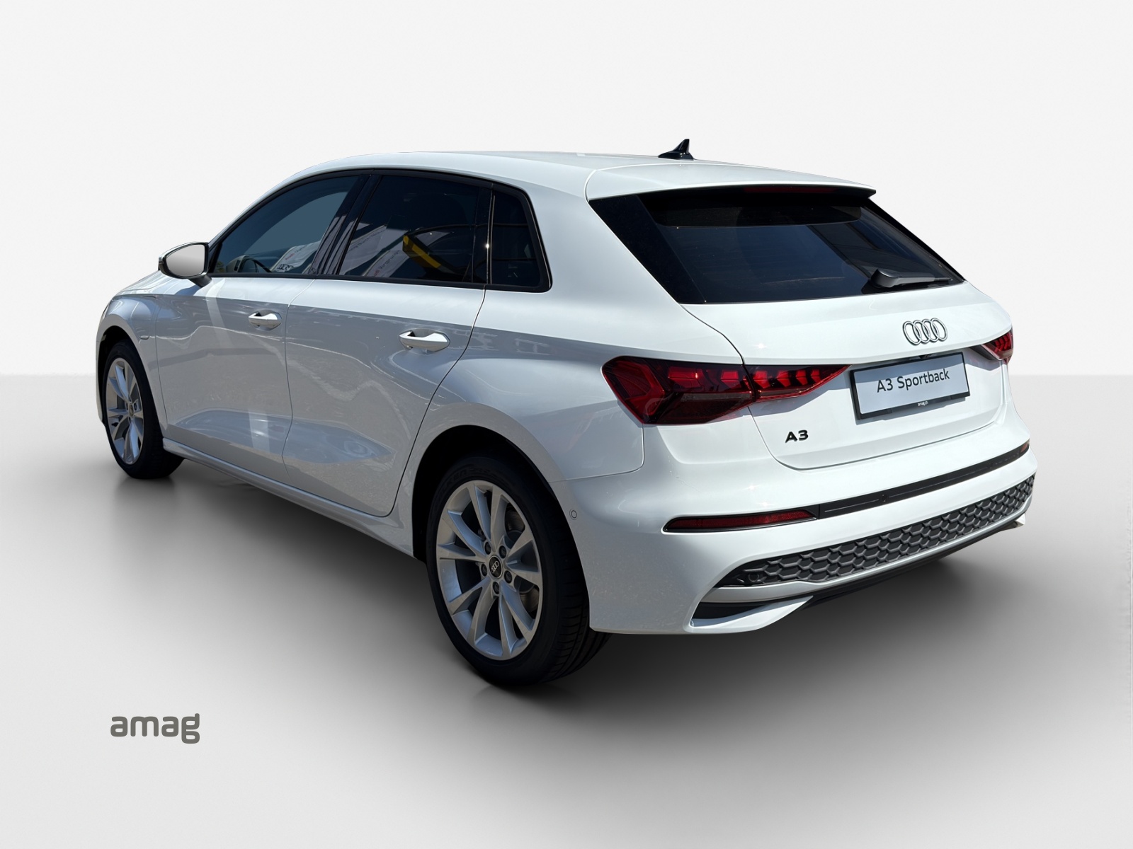 AUDI A3 Sportback 40 TFSI e Attraction S-tronic-image-2