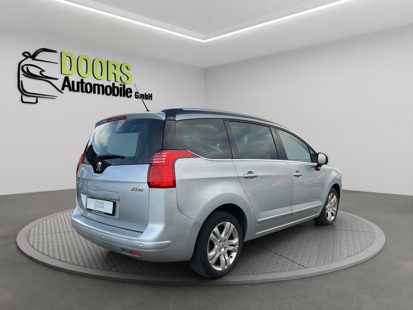 PEUGEOT 5008 1.6 16V T Sport Pack Automatic-image-3