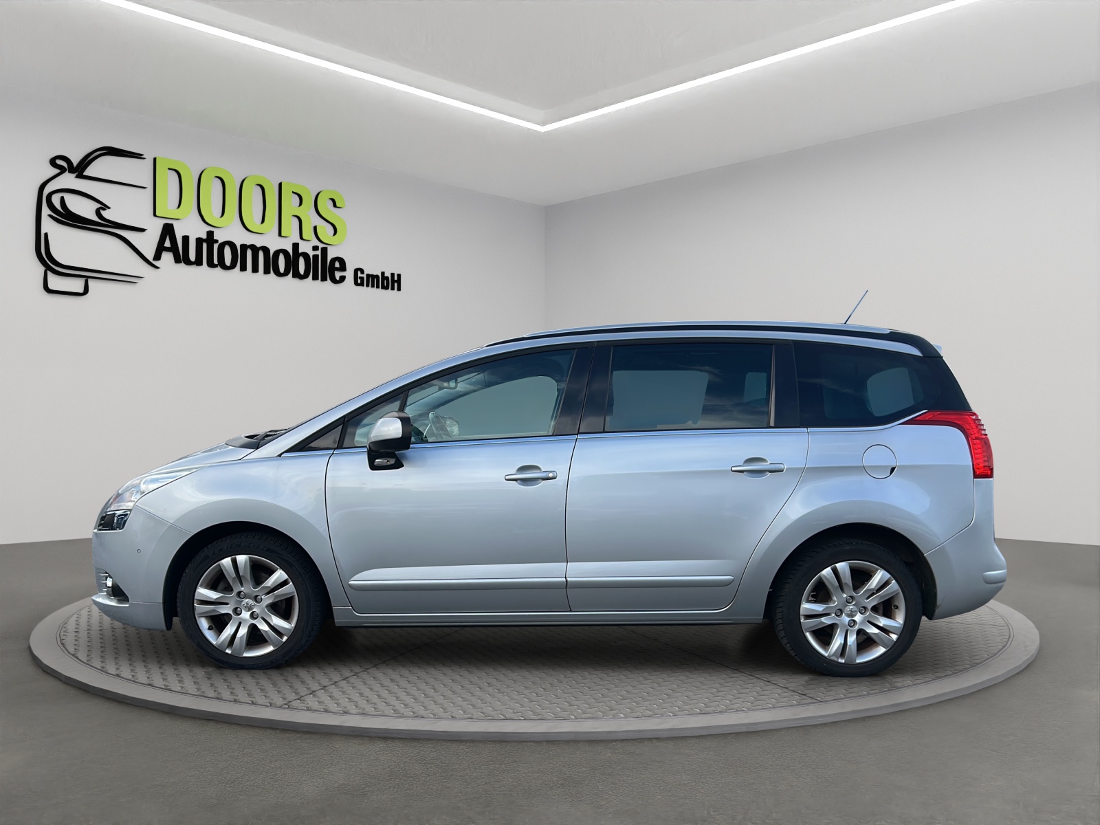 PEUGEOT 5008 1.6 16V T Sport Pack Automatic-image-6