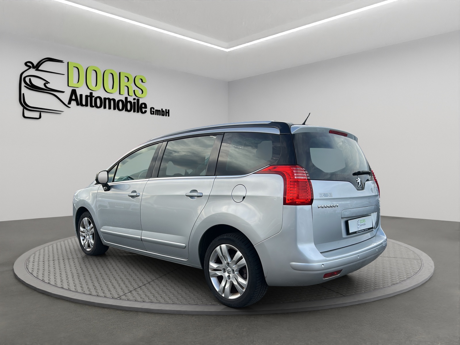 PEUGEOT 5008 1.6 16V T Sport Pack Automatic-image-5