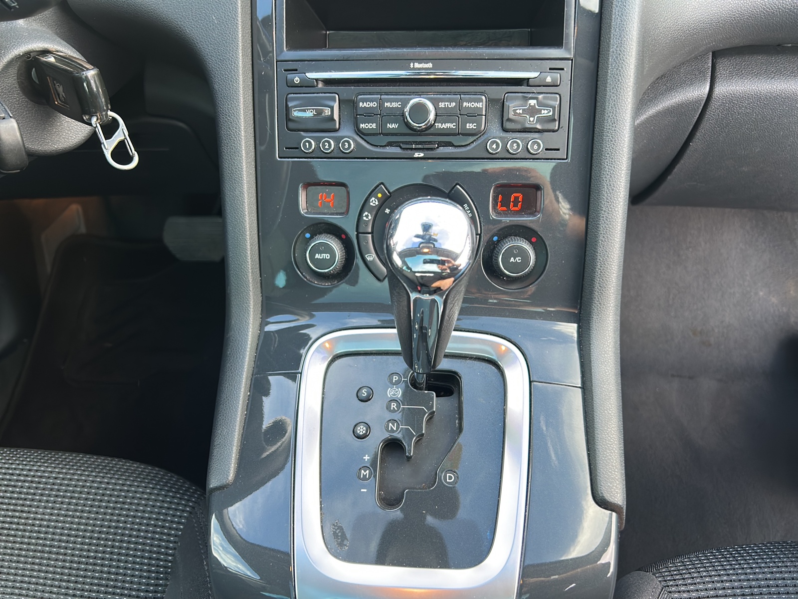 PEUGEOT 5008 1.6 16V T Sport Pack Automatic-image-14