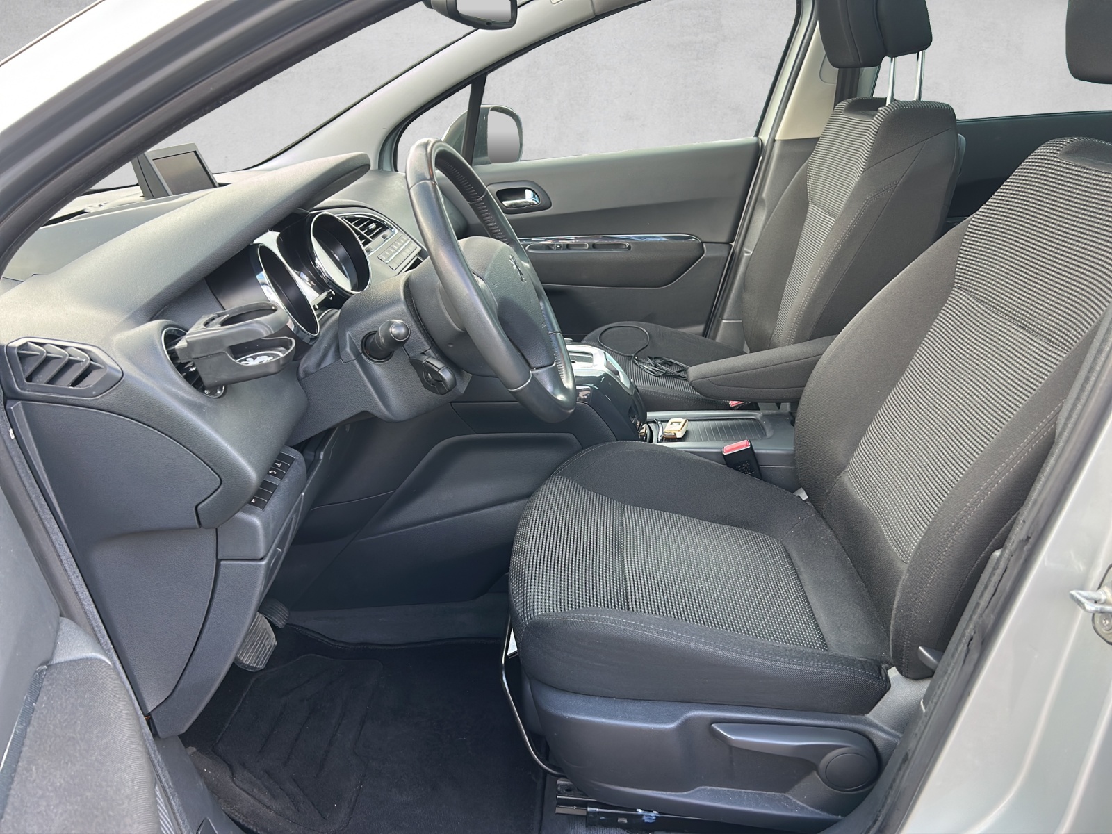 PEUGEOT 5008 1.6 16V T Sport Pack Automatic-image-8