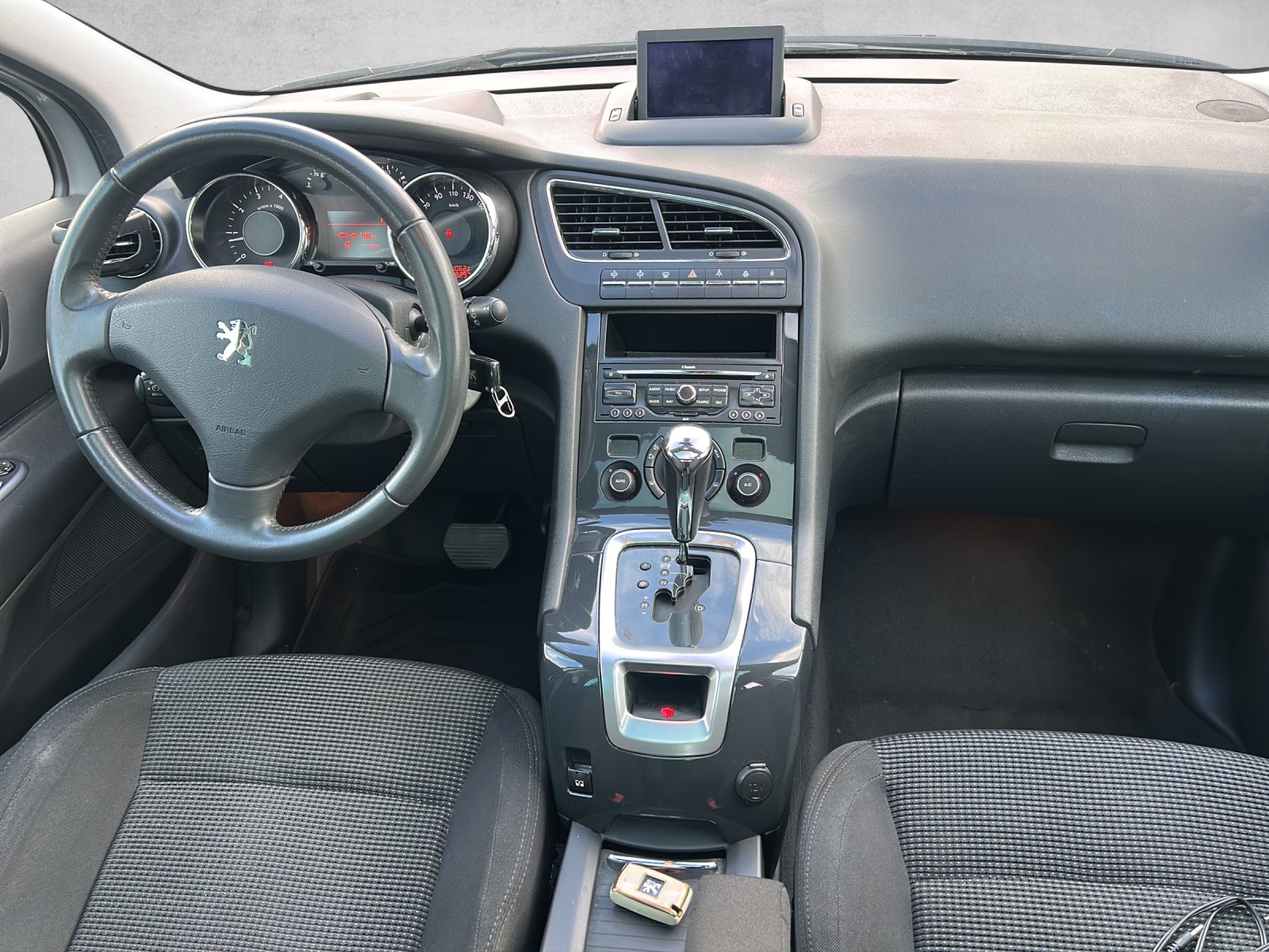 PEUGEOT 5008 1.6 16V T Sport Pack Automatic-image-11