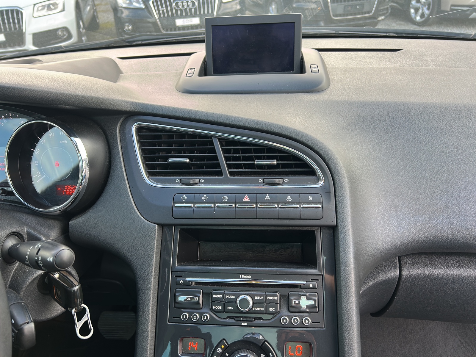 PEUGEOT 5008 1.6 16V T Sport Pack Automatic-image-9