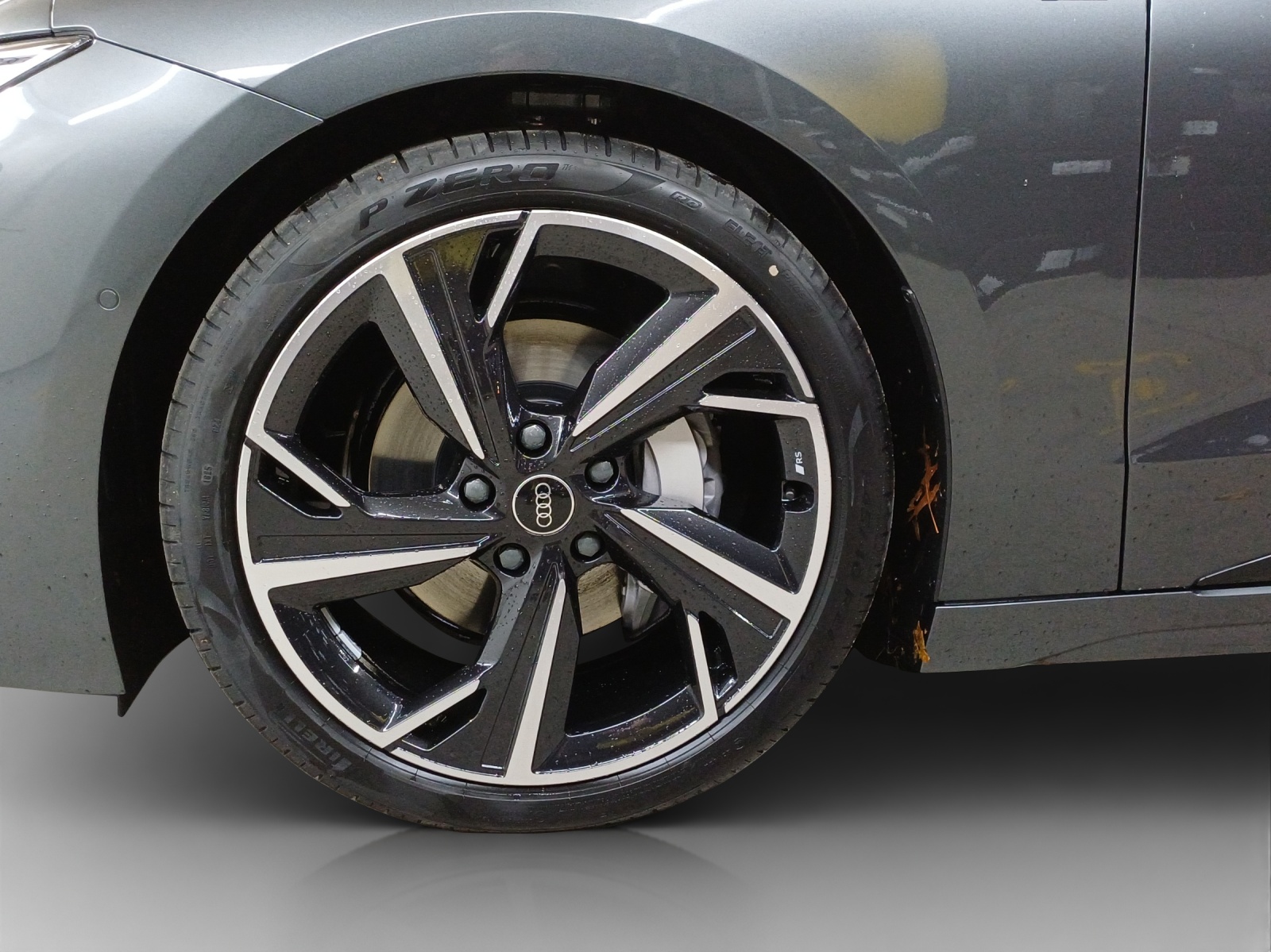 AUDI A6 Avant e-tron quattro-image-15