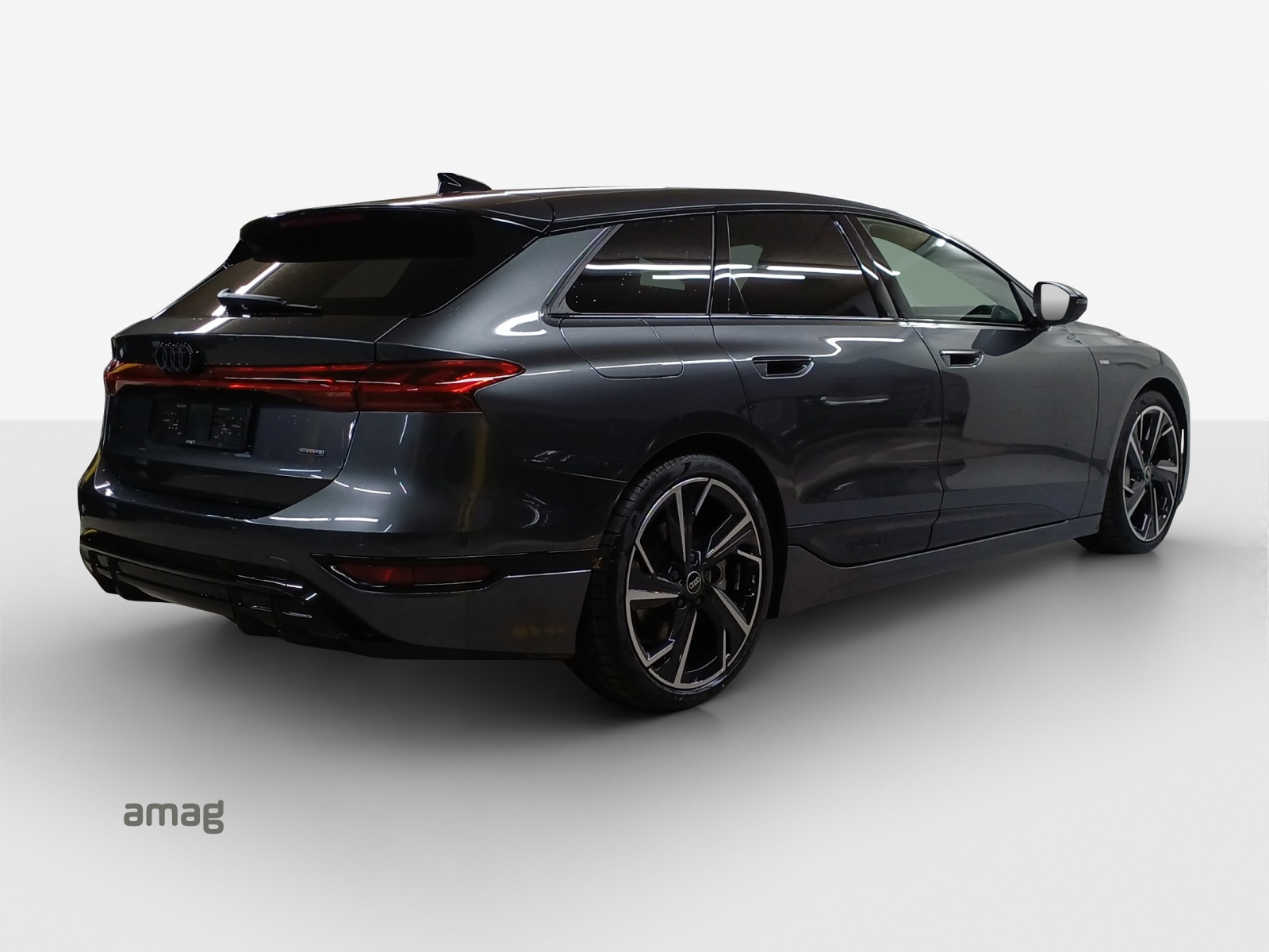AUDI A6 Avant e-tron quattro-image-4