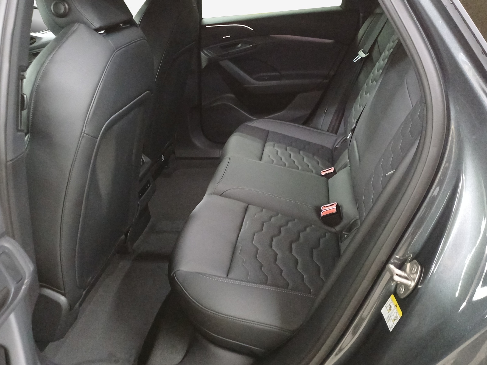 AUDI A6 Avant e-tron quattro-image-11
