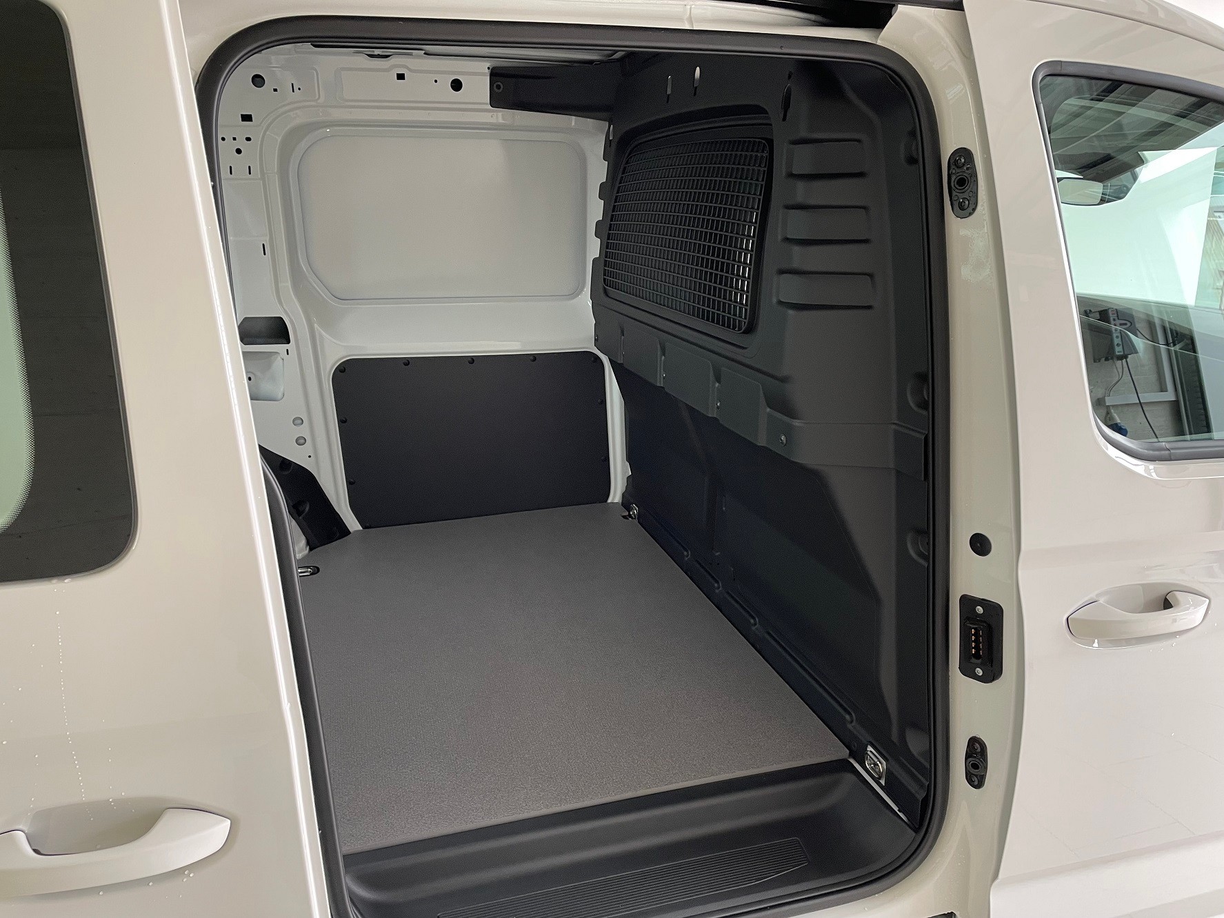 VW Caddy Cargo 2.0TDI Maxi 4Motion-image-7