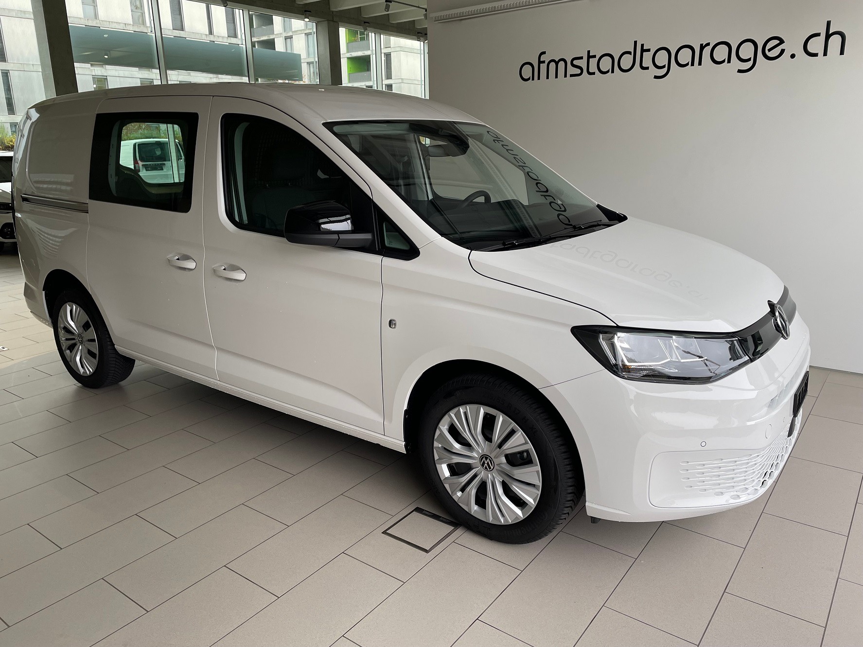 VW Caddy Cargo 2.0TDI Maxi 4Motion-image-0