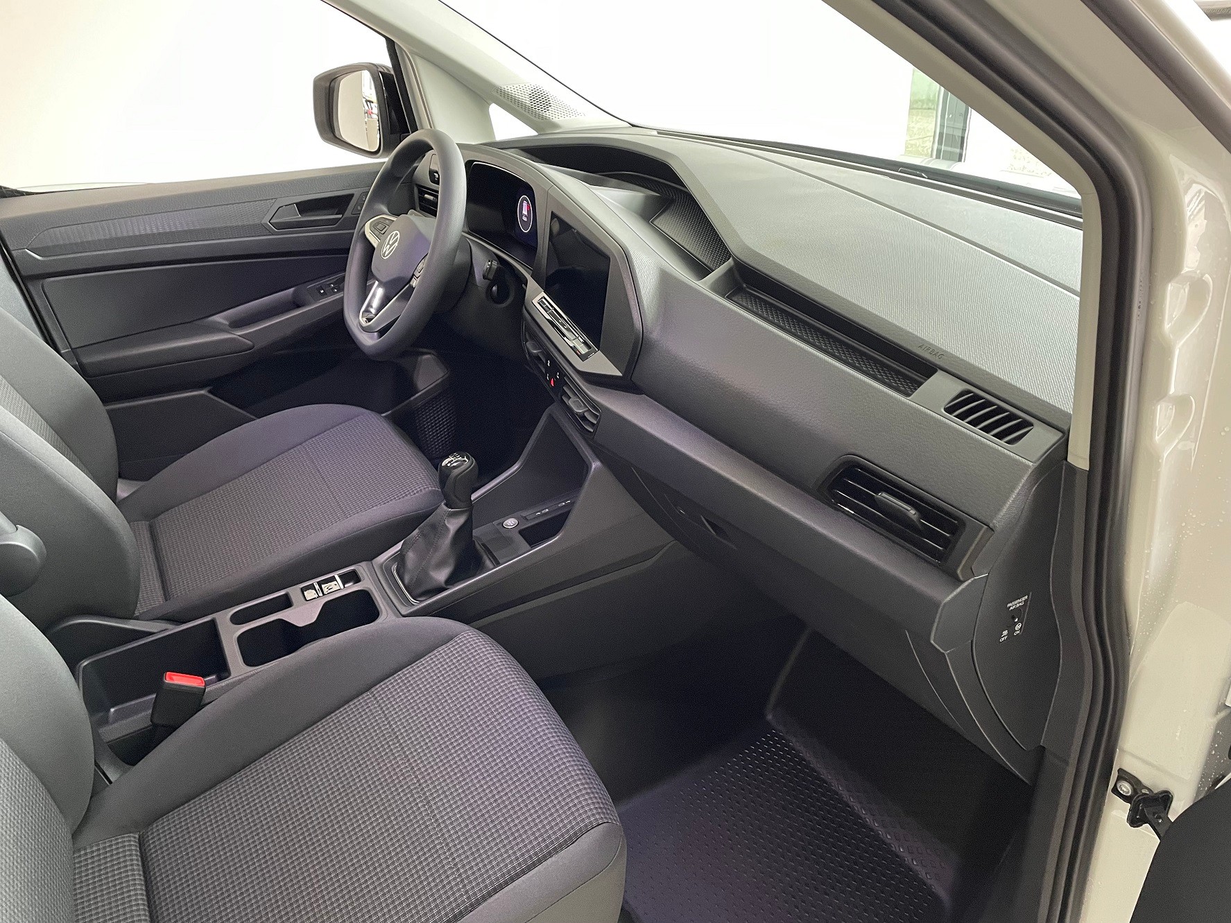 VW Caddy Cargo 2.0TDI Maxi 4Motion-image-5