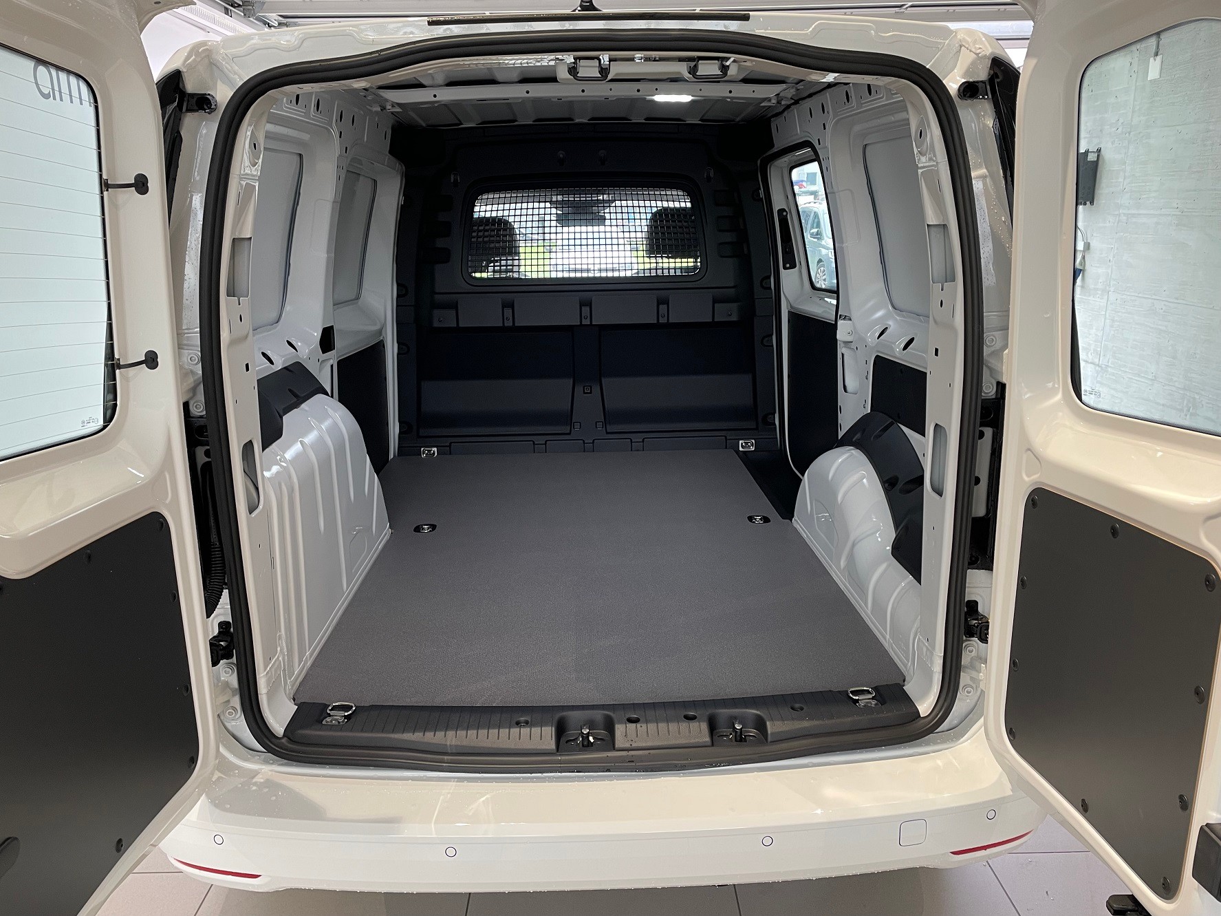 VW Caddy Cargo 2.0TDI Maxi 4Motion-image-8