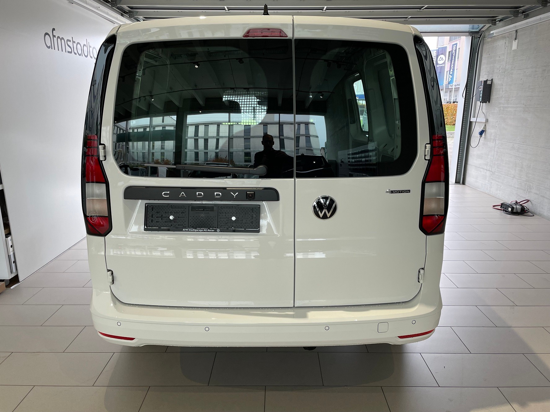 VW Caddy Cargo 2.0TDI Maxi 4Motion-image-2