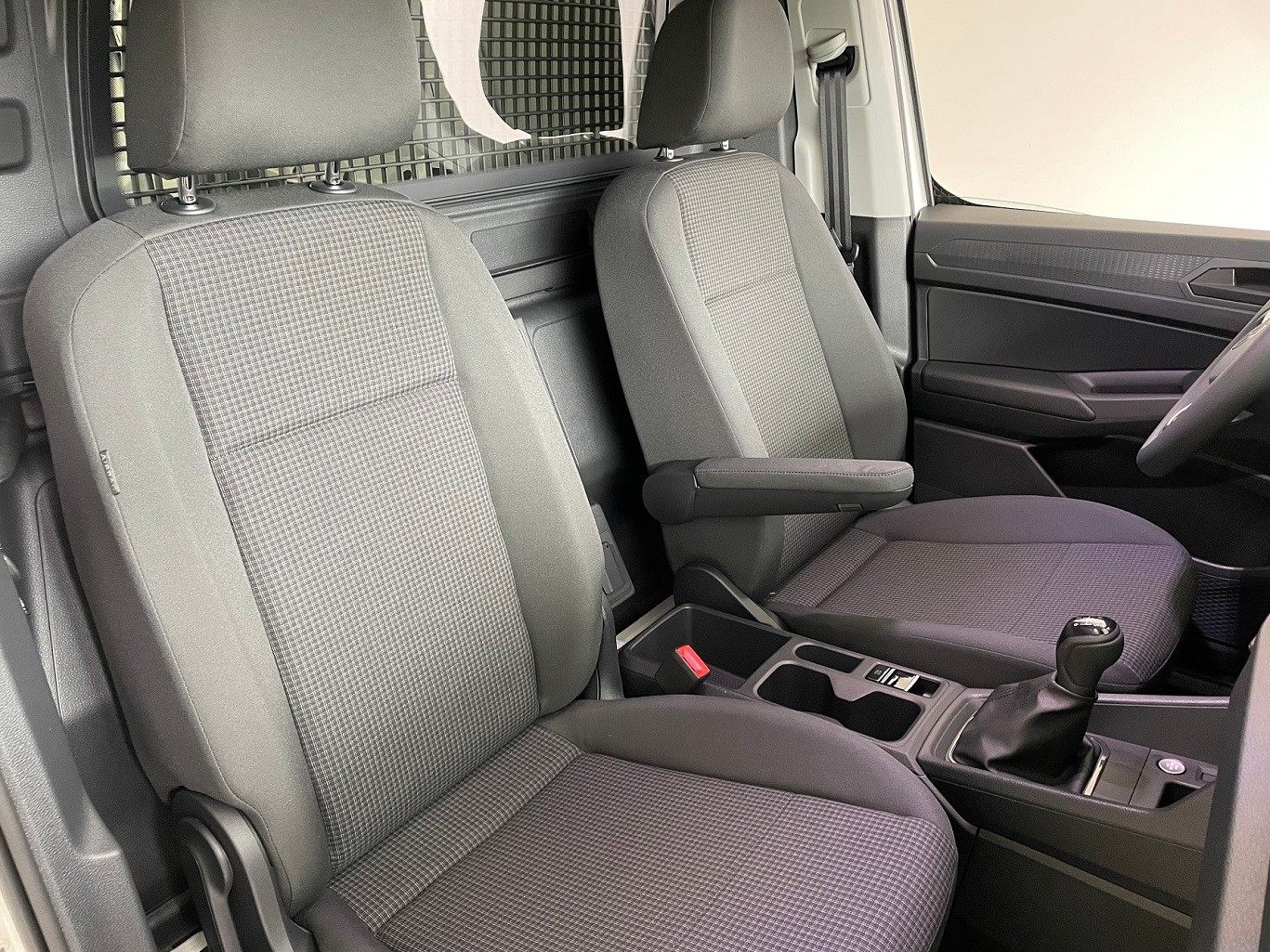 VW Caddy Cargo 2.0TDI Maxi 4Motion-image-6