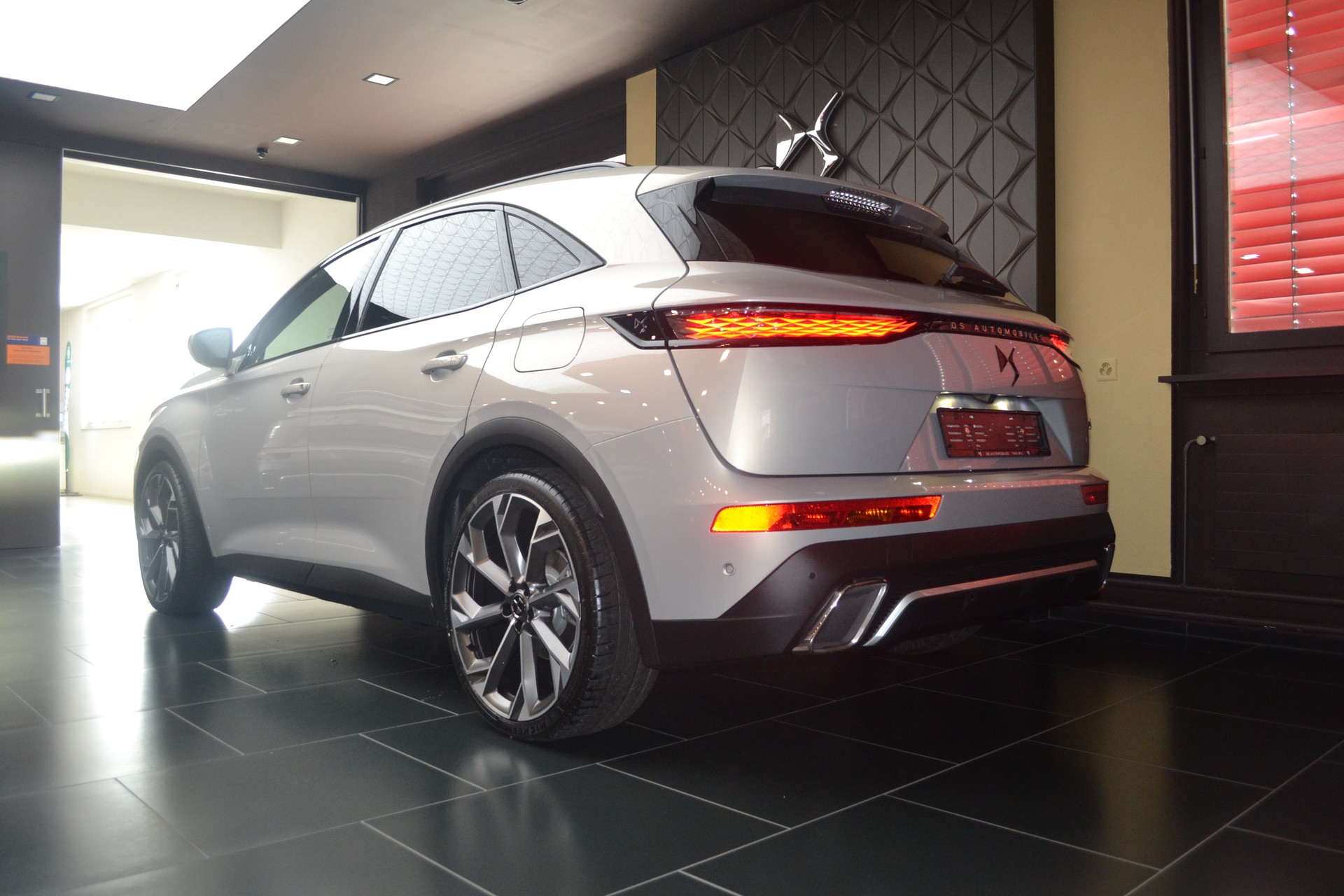 DS AUTOMOBILES DS 7 Crossback E-Tense 360 4x4 Performance Line +-image-11