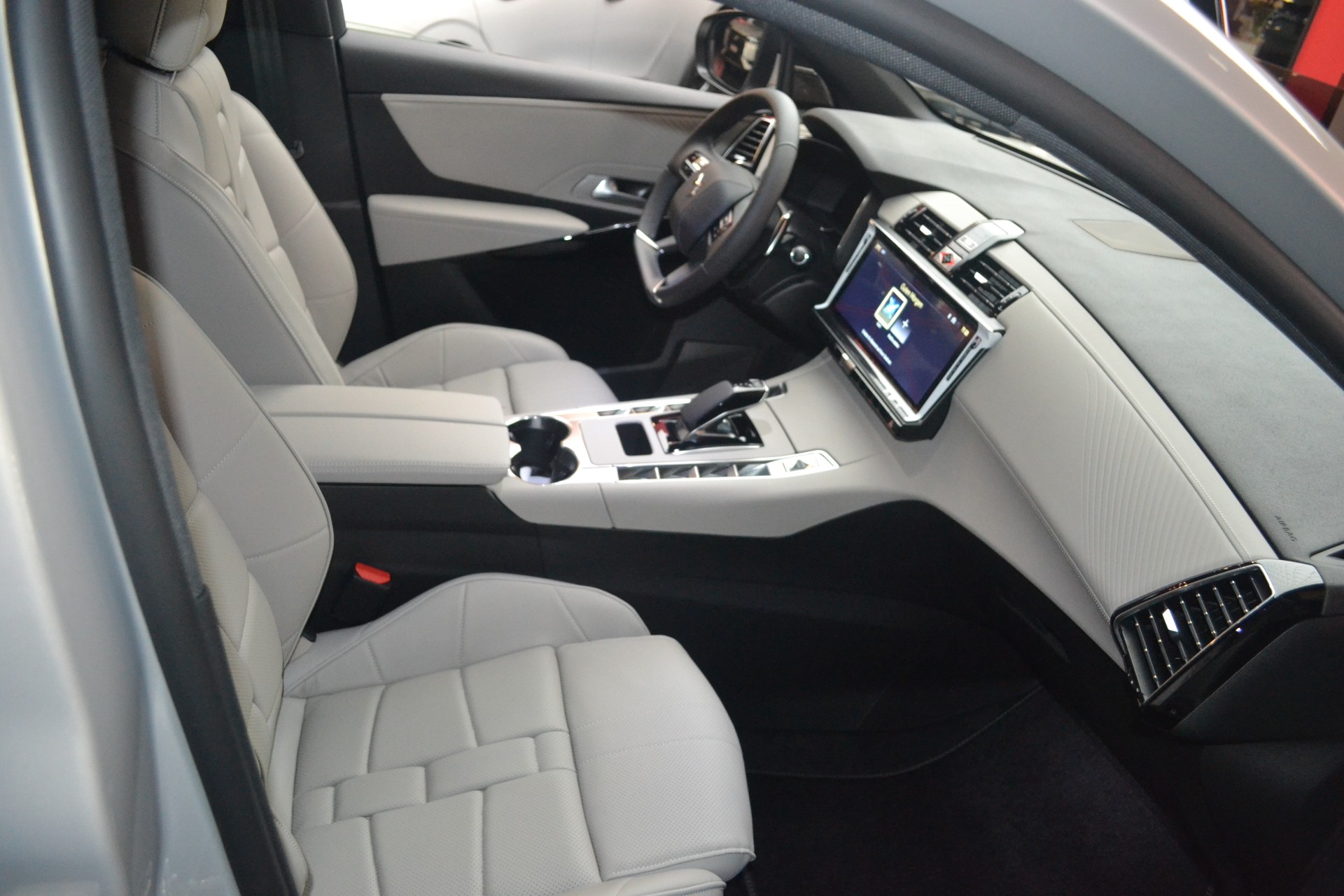 DS AUTOMOBILES DS 7 Crossback E-Tense 360 4x4 Performance Line +-image-5