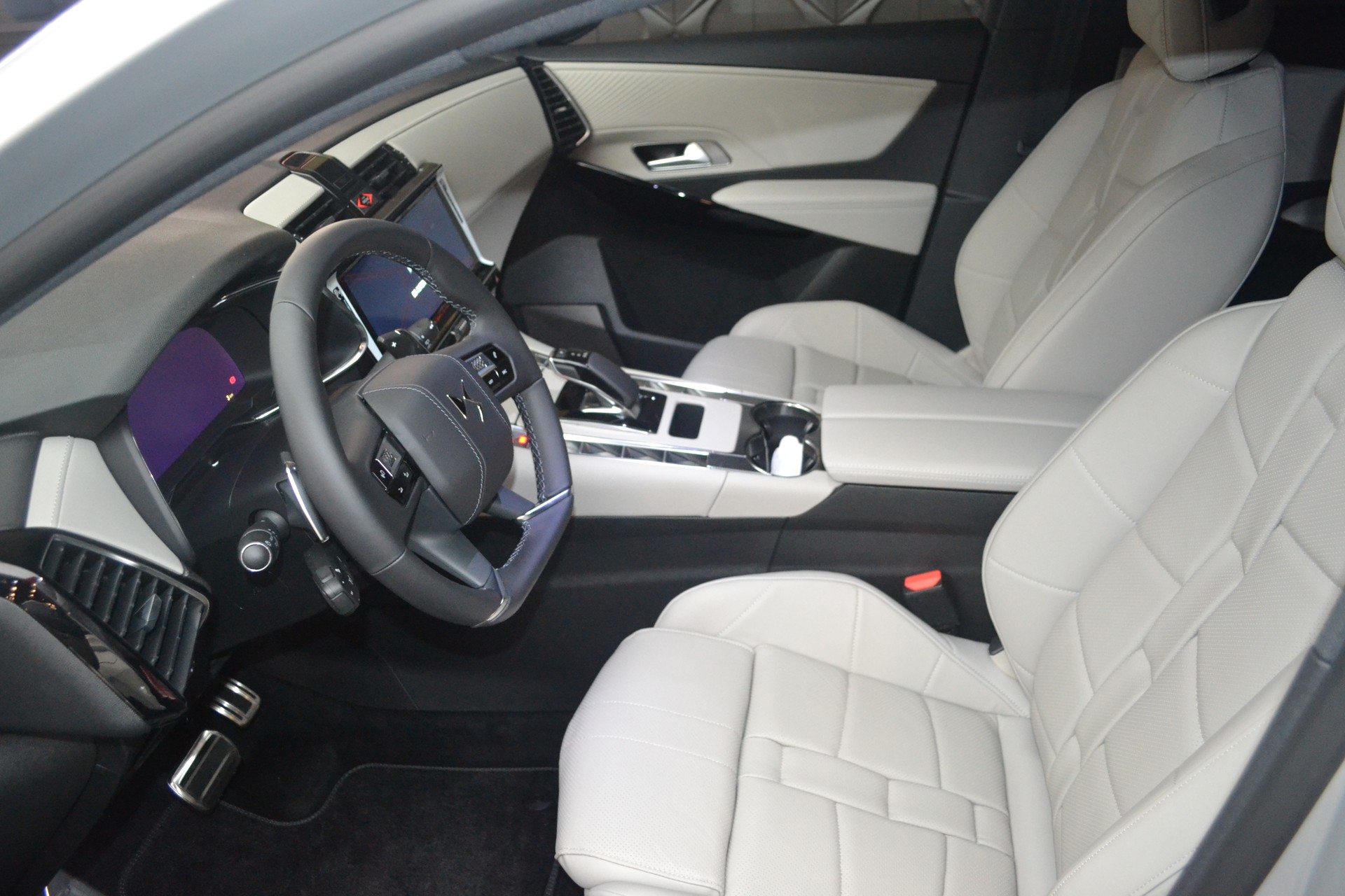 DS AUTOMOBILES DS 7 Crossback E-Tense 360 4x4 Performance Line +-image-4