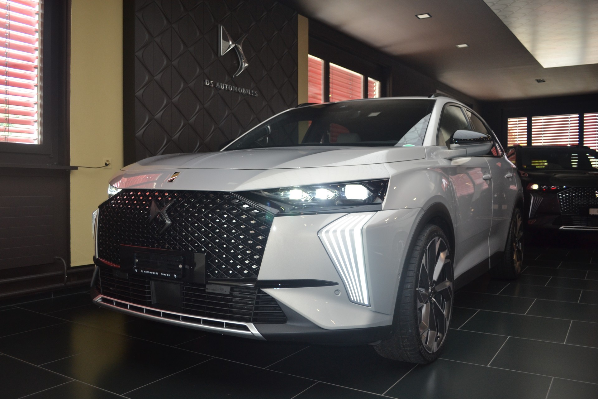 DS AUTOMOBILES DS 7 Crossback E-Tense 360 4x4 Performance Line +-image-10