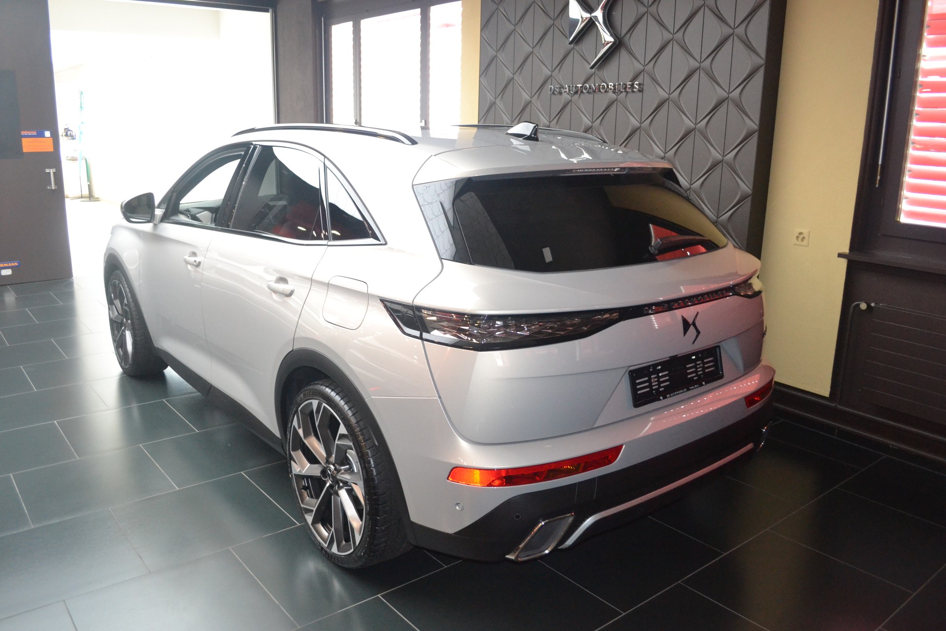DS AUTOMOBILES DS 7 Crossback E-Tense 360 4x4 Performance Line +-image-2