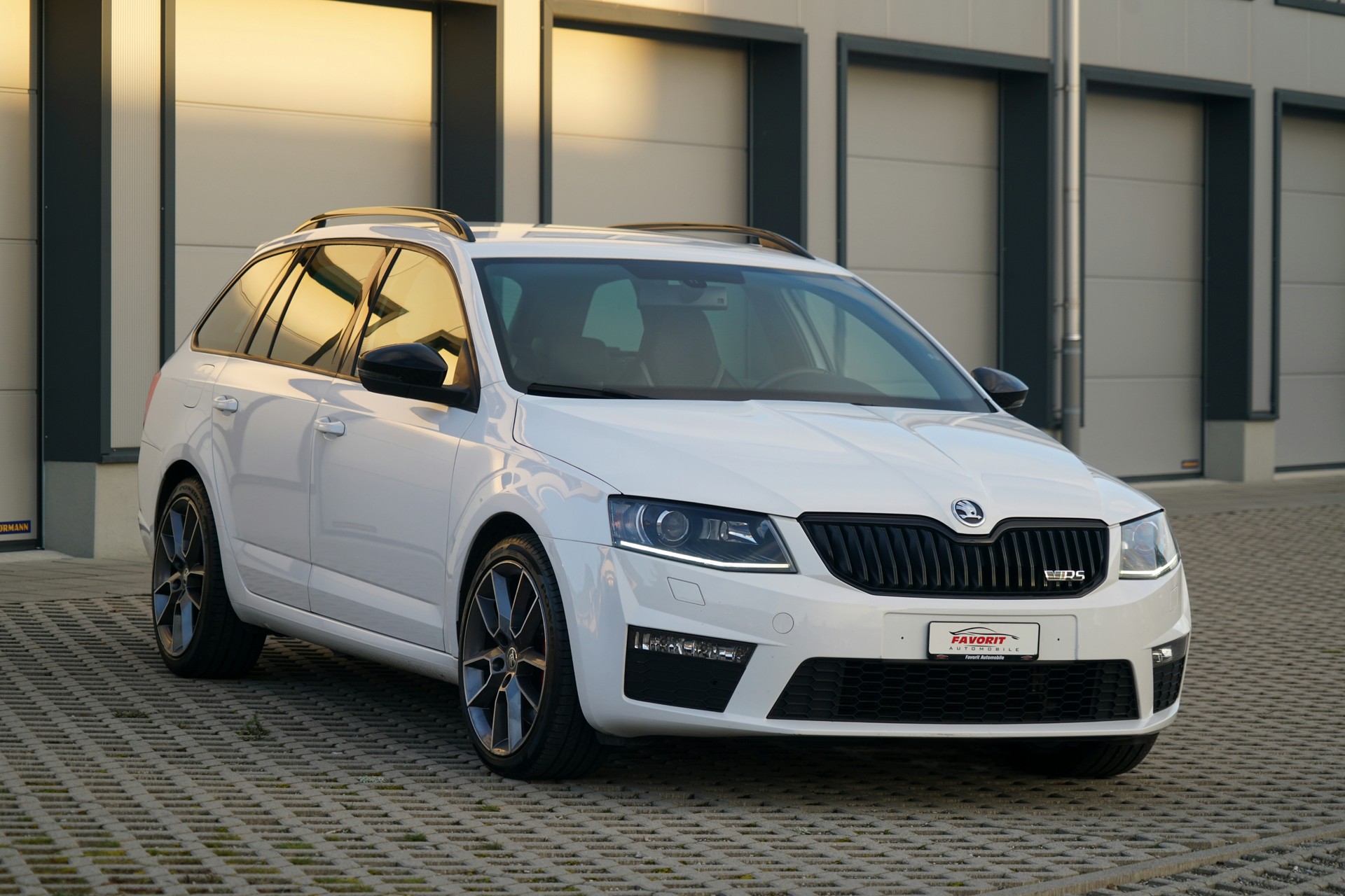 SKODA Octavia Combi 2.0 TSI RS (CH)-image-0
