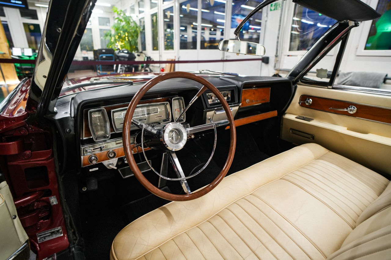 LINCOLN CONTINENTAL-image-11