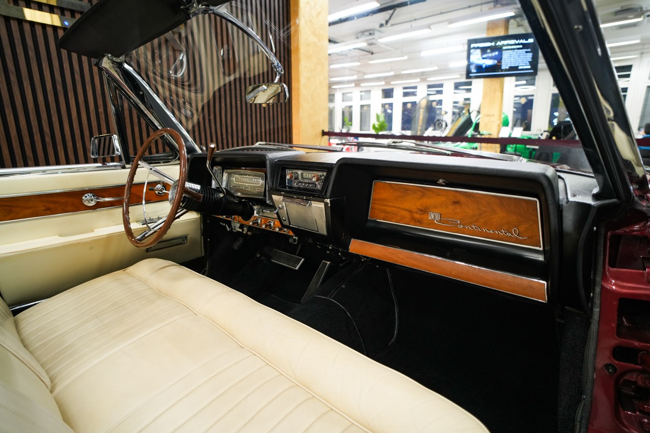 LINCOLN CONTINENTAL-image-12