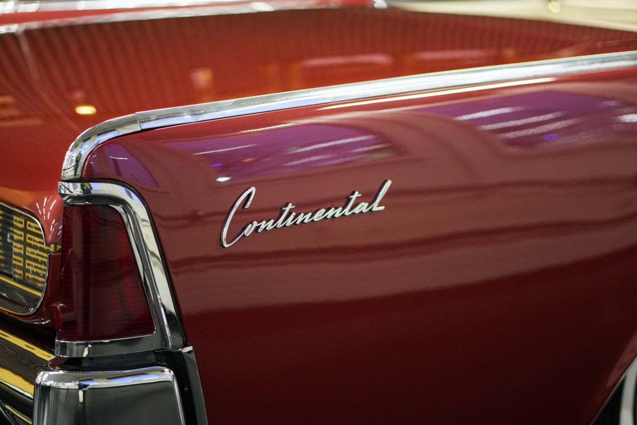 LINCOLN CONTINENTAL-image-9