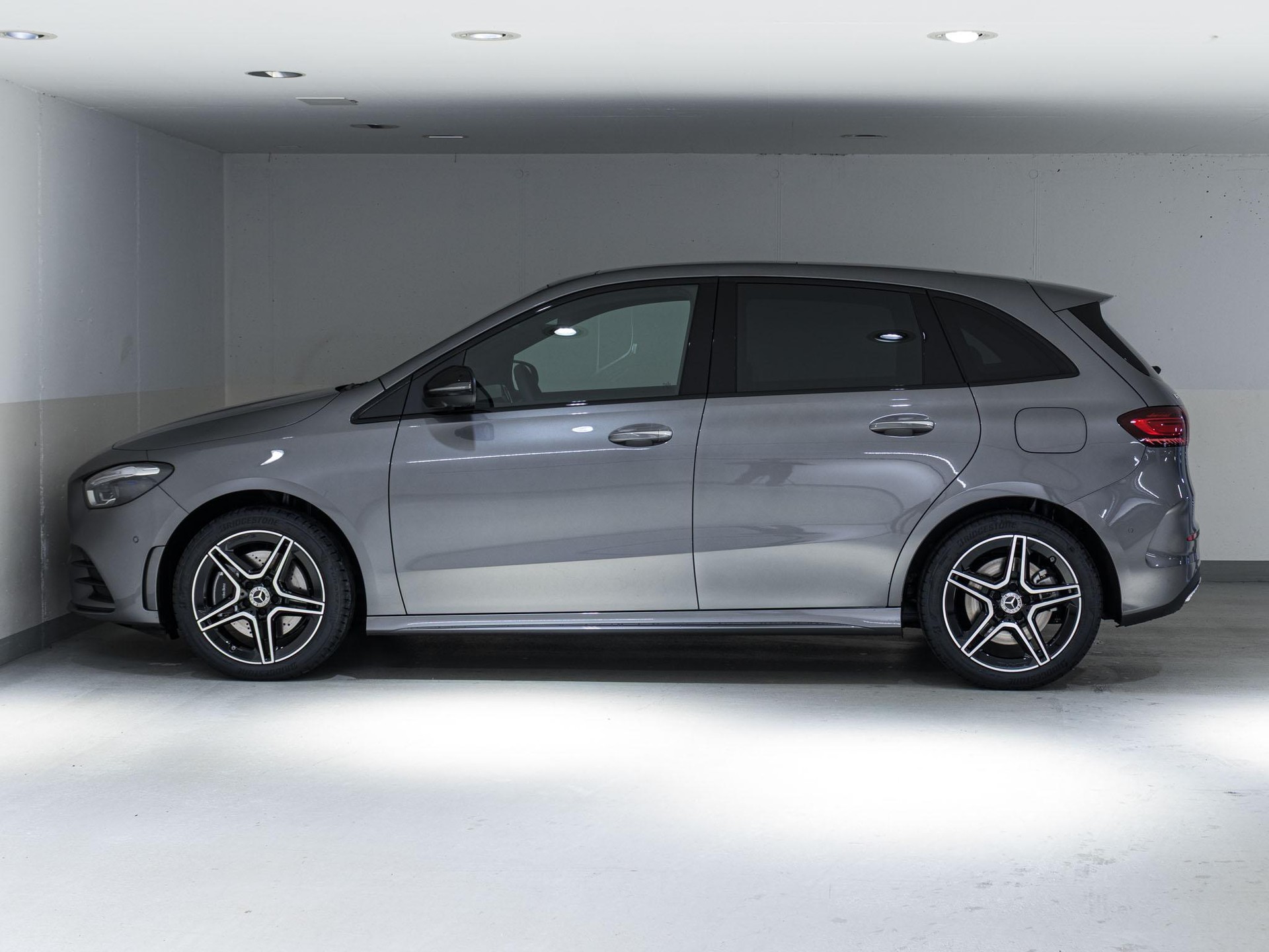MERCEDES-BENZ B 250 e-image-4