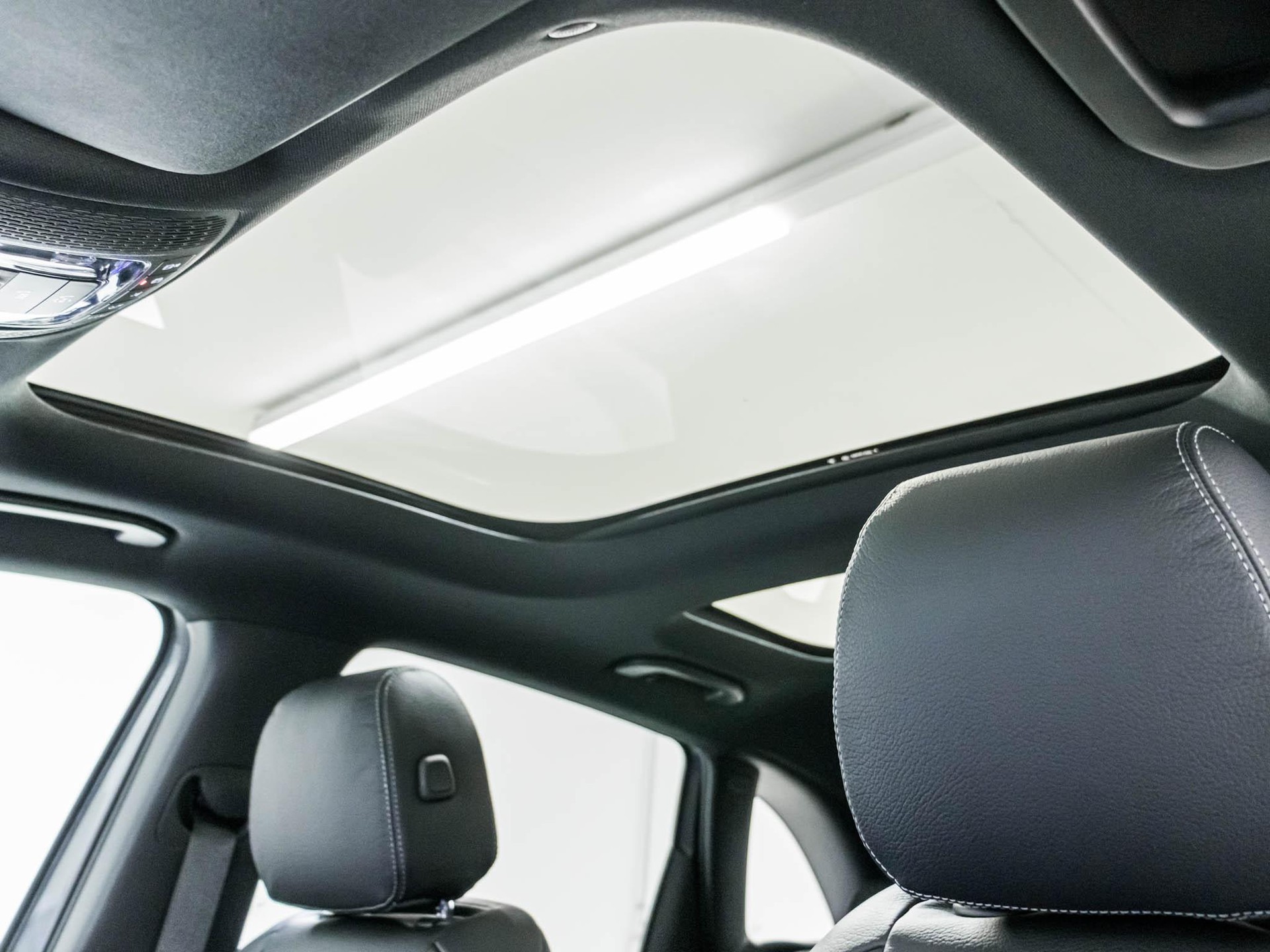 MERCEDES-BENZ B 250 e-image-8