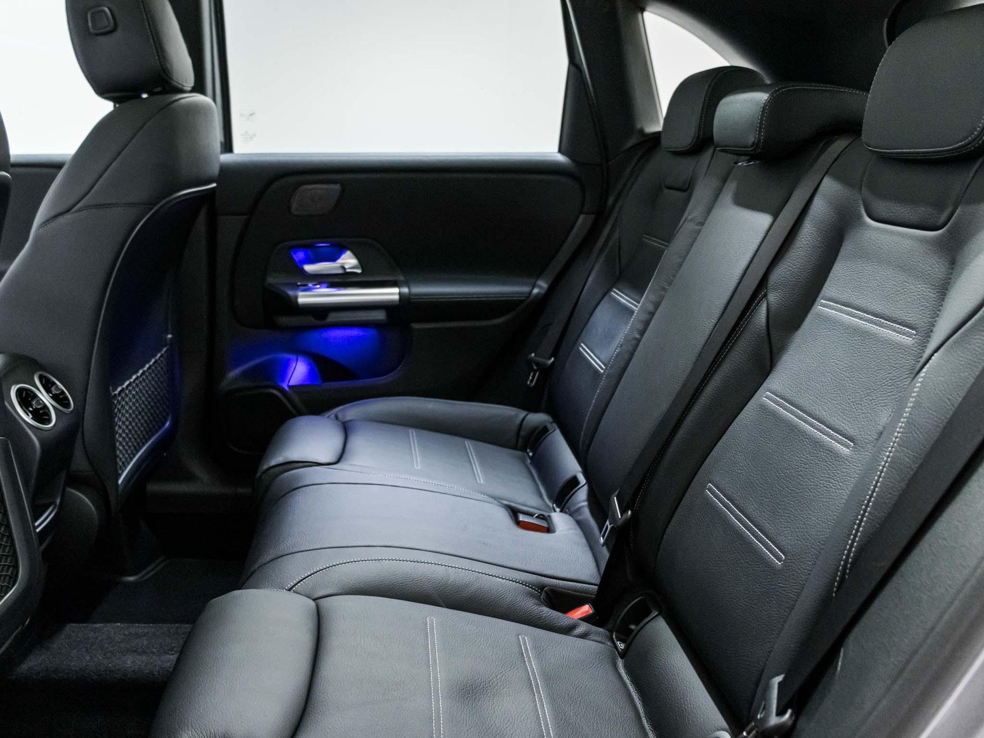 MERCEDES-BENZ B 250 e-image-7