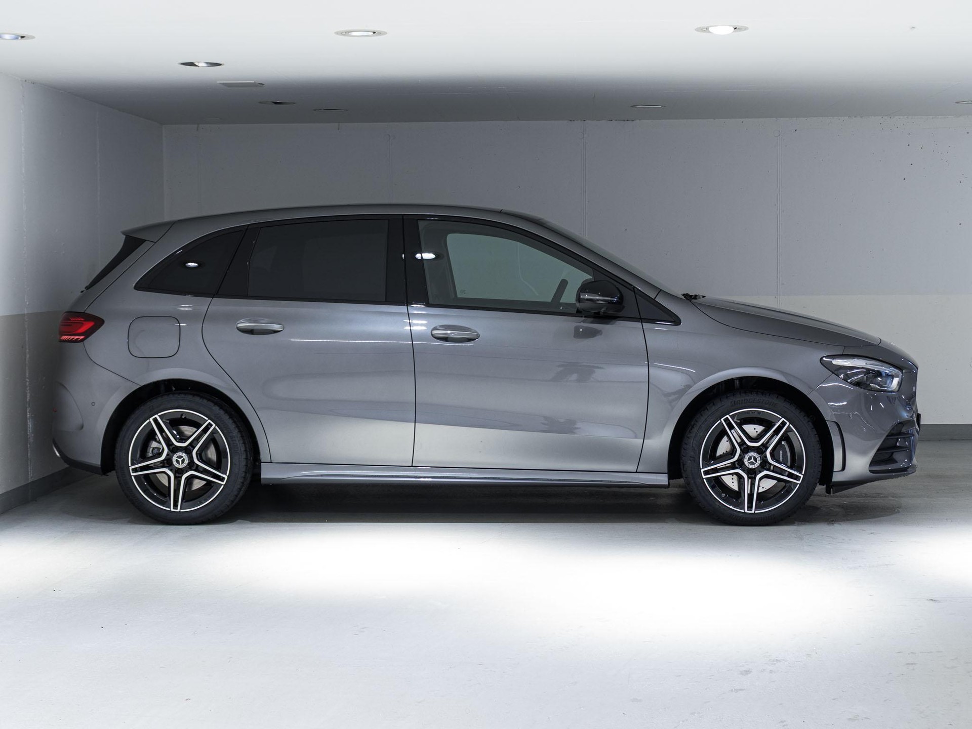 MERCEDES-BENZ B 250 e-image-1