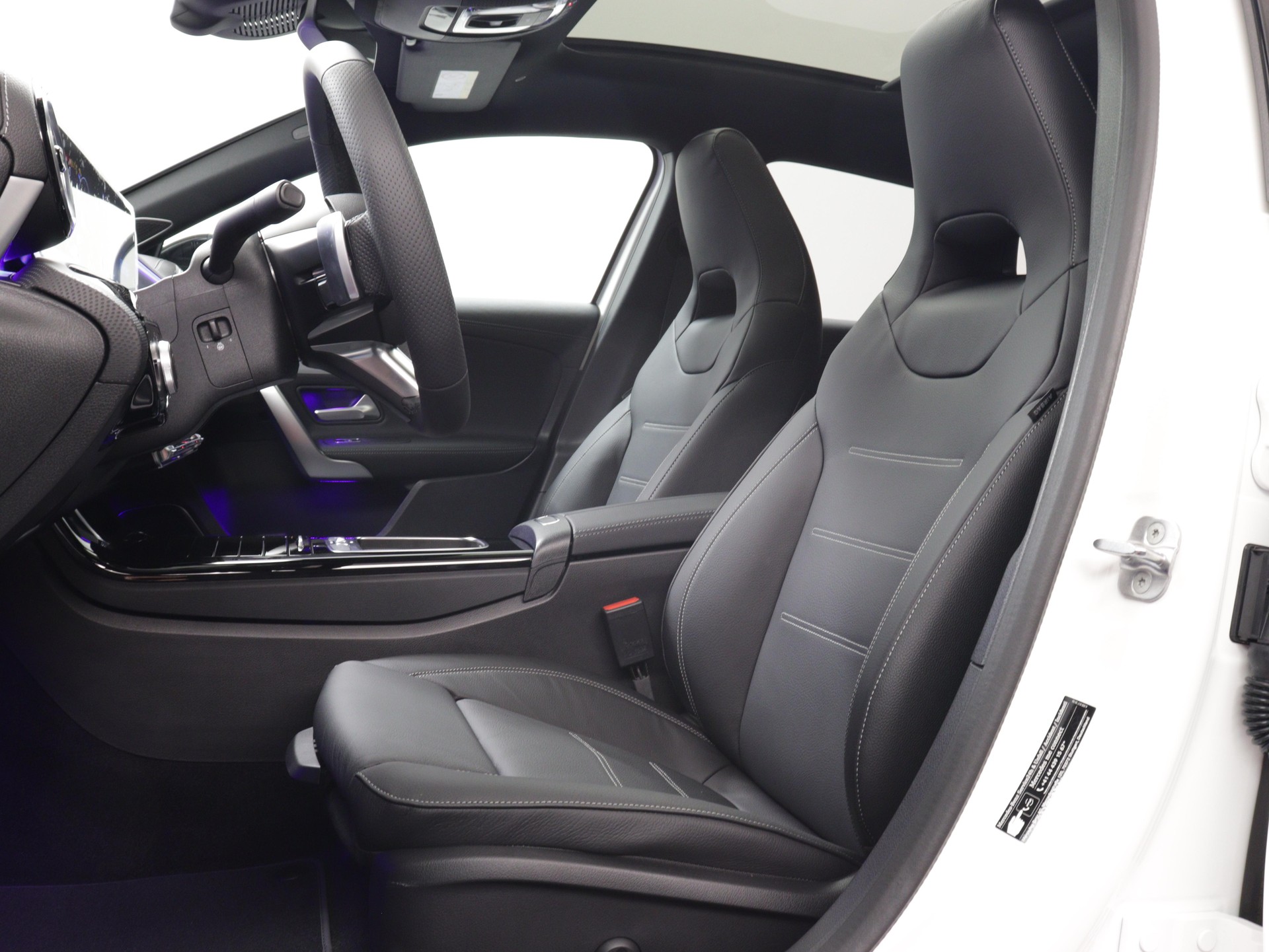 MERCEDES-BENZ A 250 AMG Line 4m-image-8