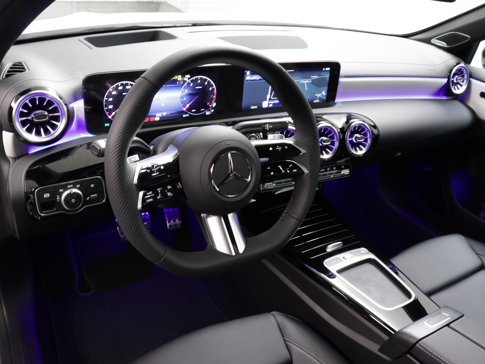 MERCEDES-BENZ A 250 AMG Line 4m-image-7