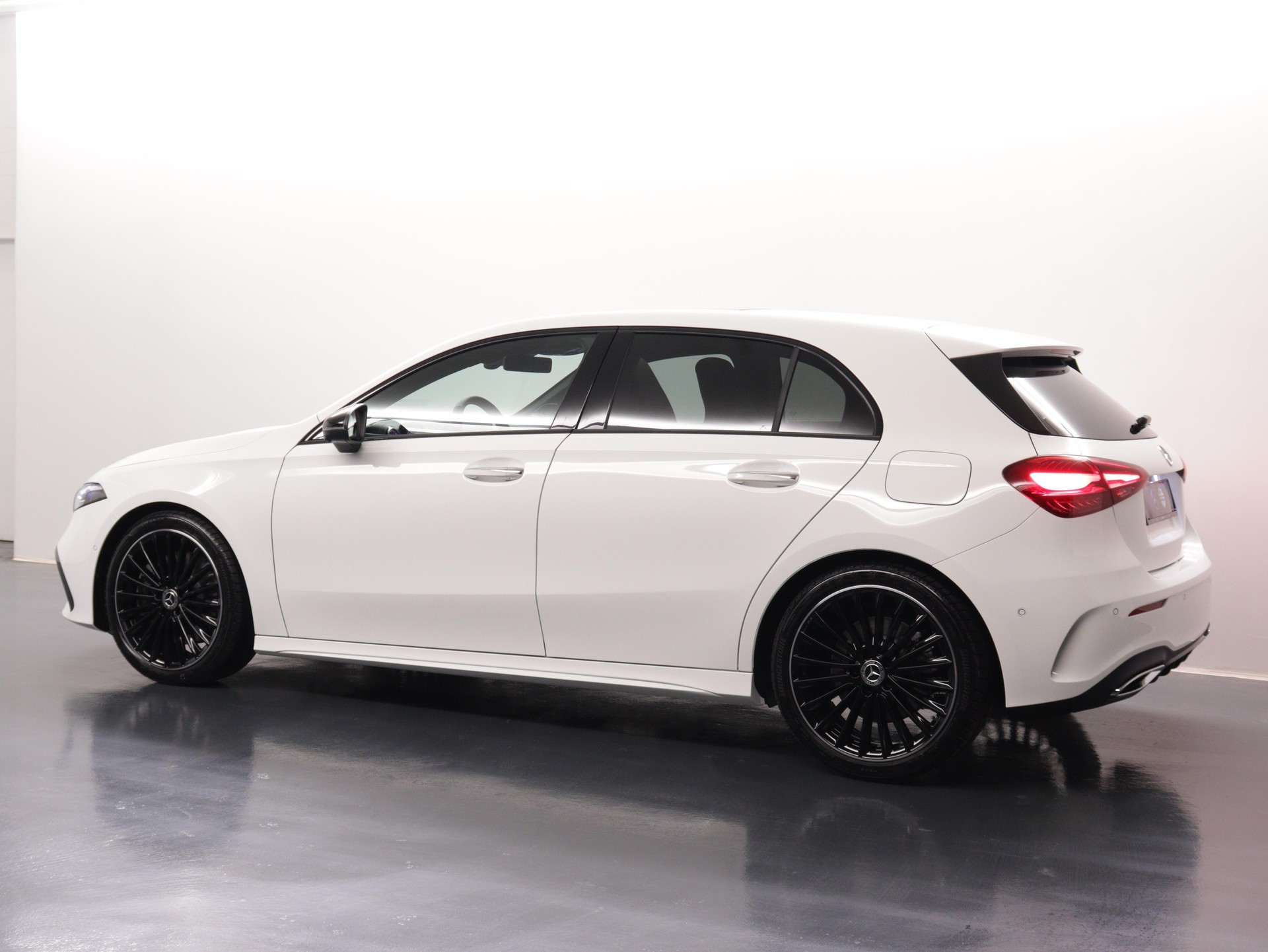 MERCEDES-BENZ A 250 AMG Line 4m-image-3