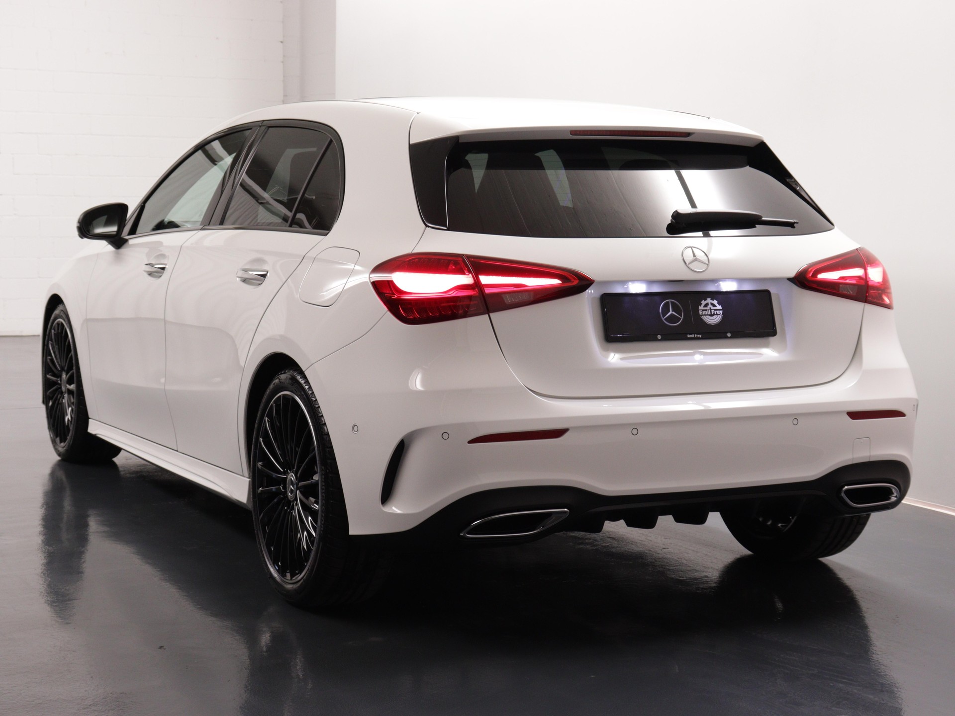 MERCEDES-BENZ A 250 AMG Line 4m-image-4