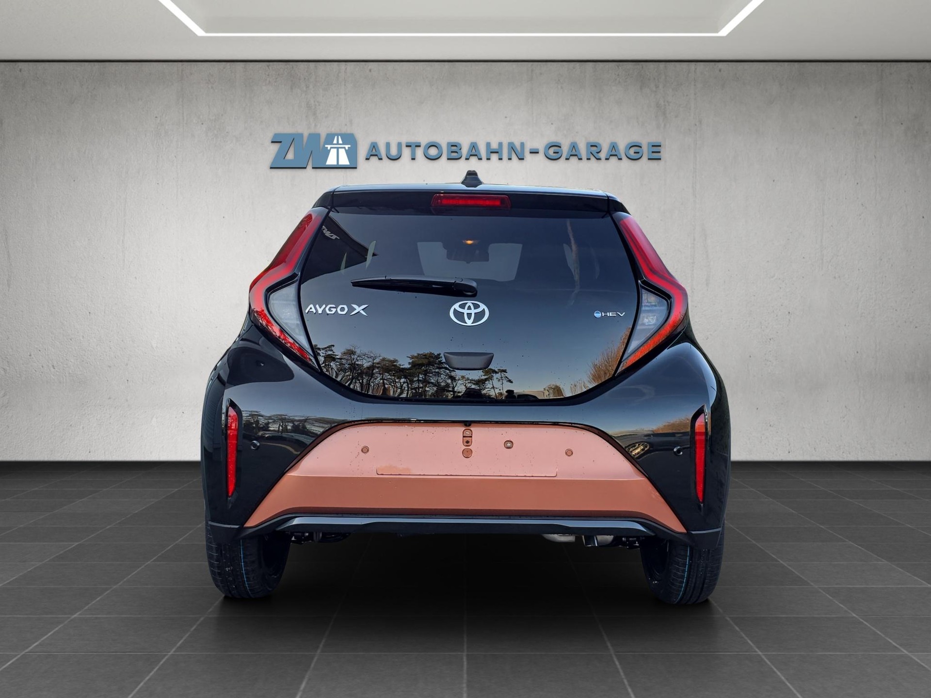 TOYOTA Aygo X 1.5 VVT-i HSD Style-image-3