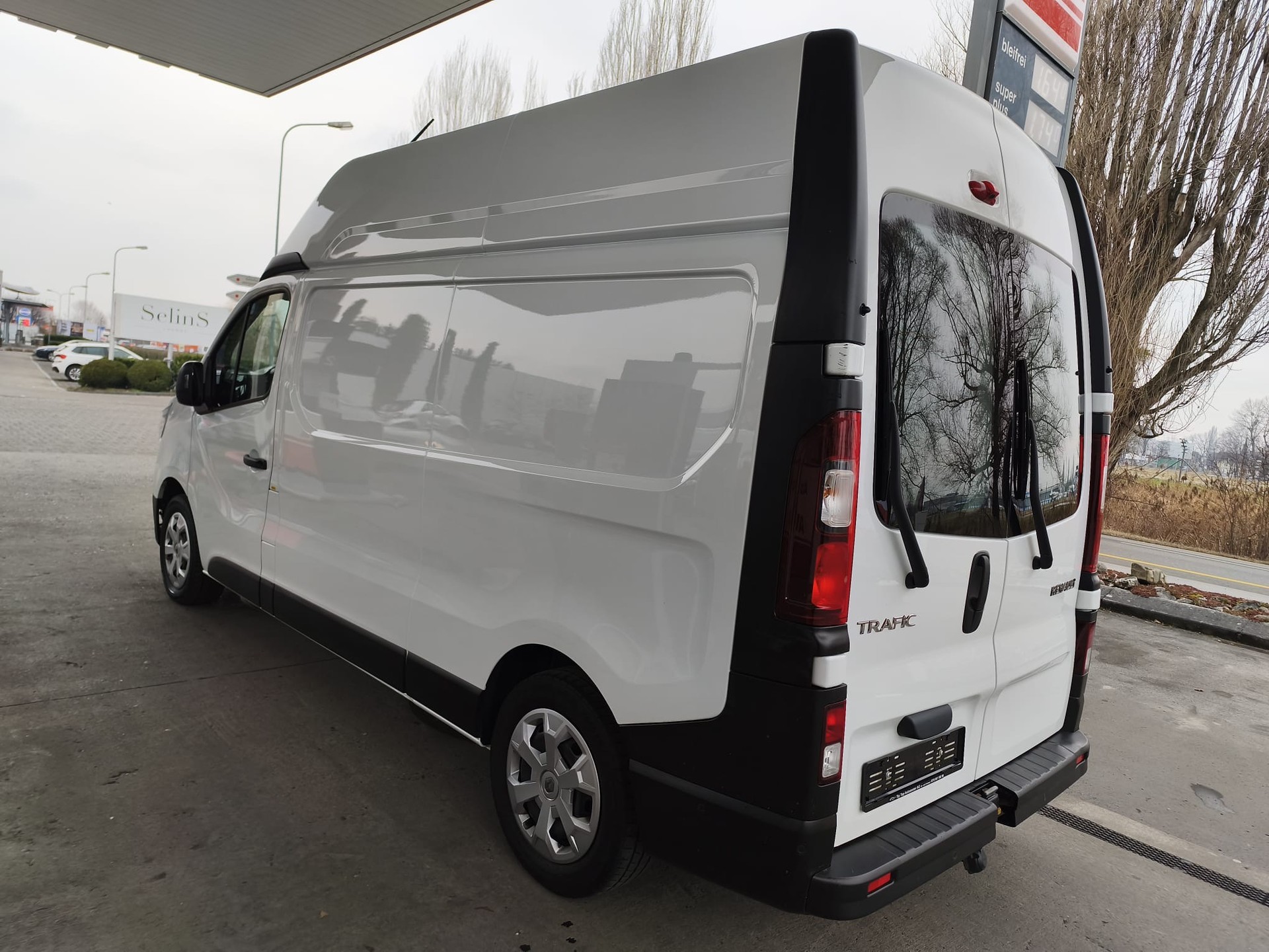 RENAULT Trafic 2.0 Blue dCi 150 Business L1H2 EN-image-2