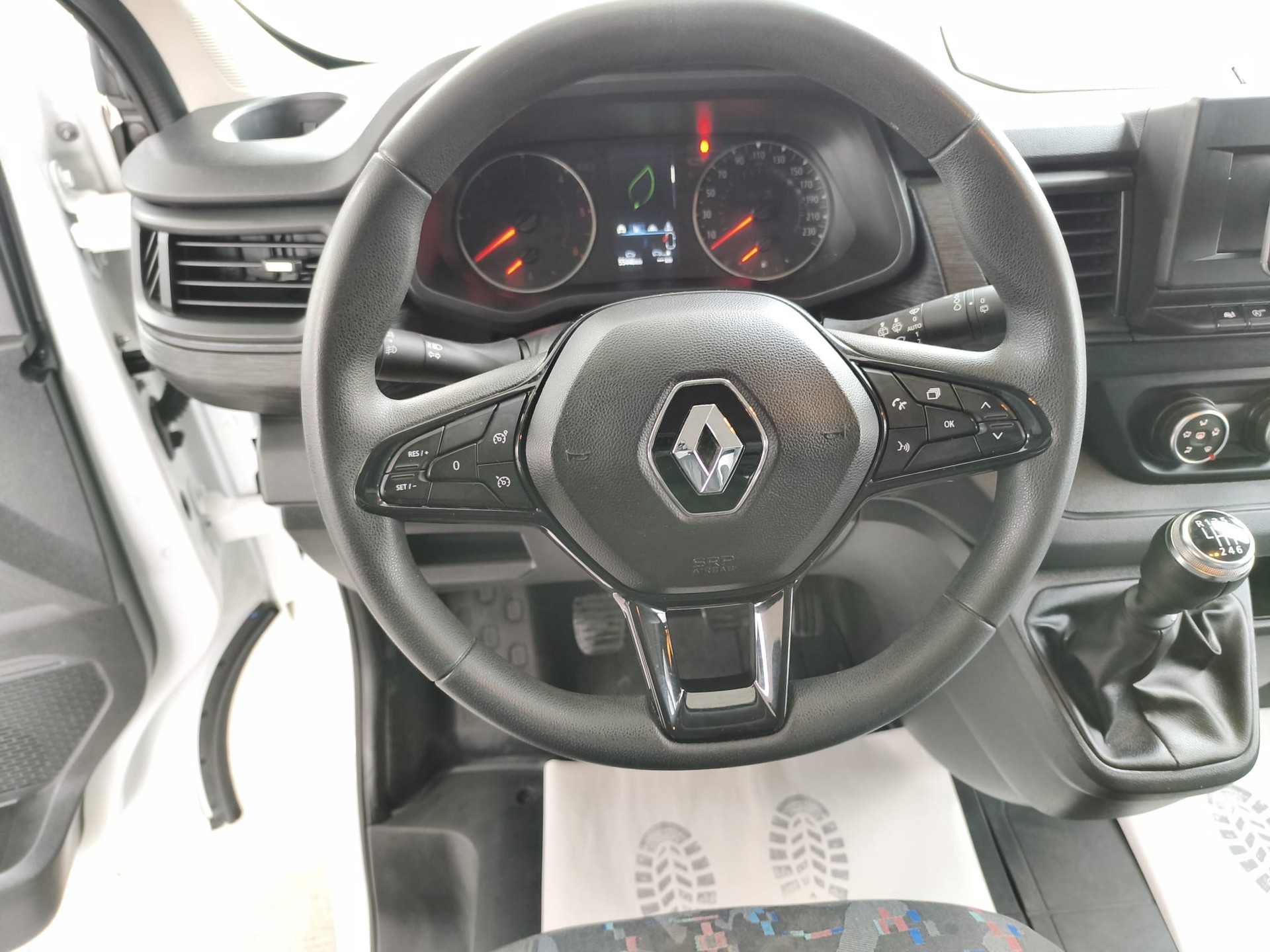 RENAULT Trafic 2.0 Blue dCi 150 Business L1H2 EN-image-10