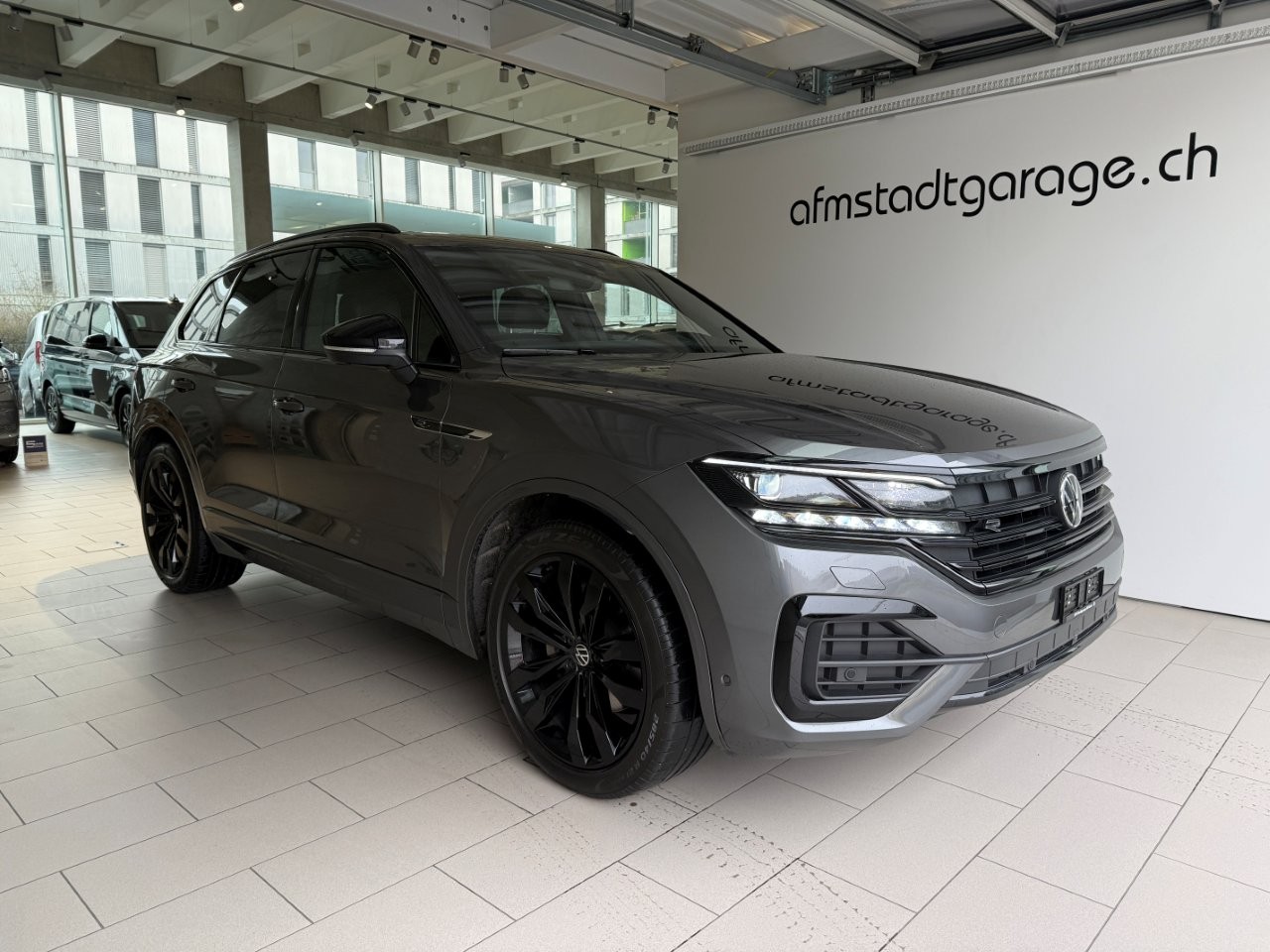 VW Touareg 3.0 TDI R Line Limited Tiptronic-image-0
